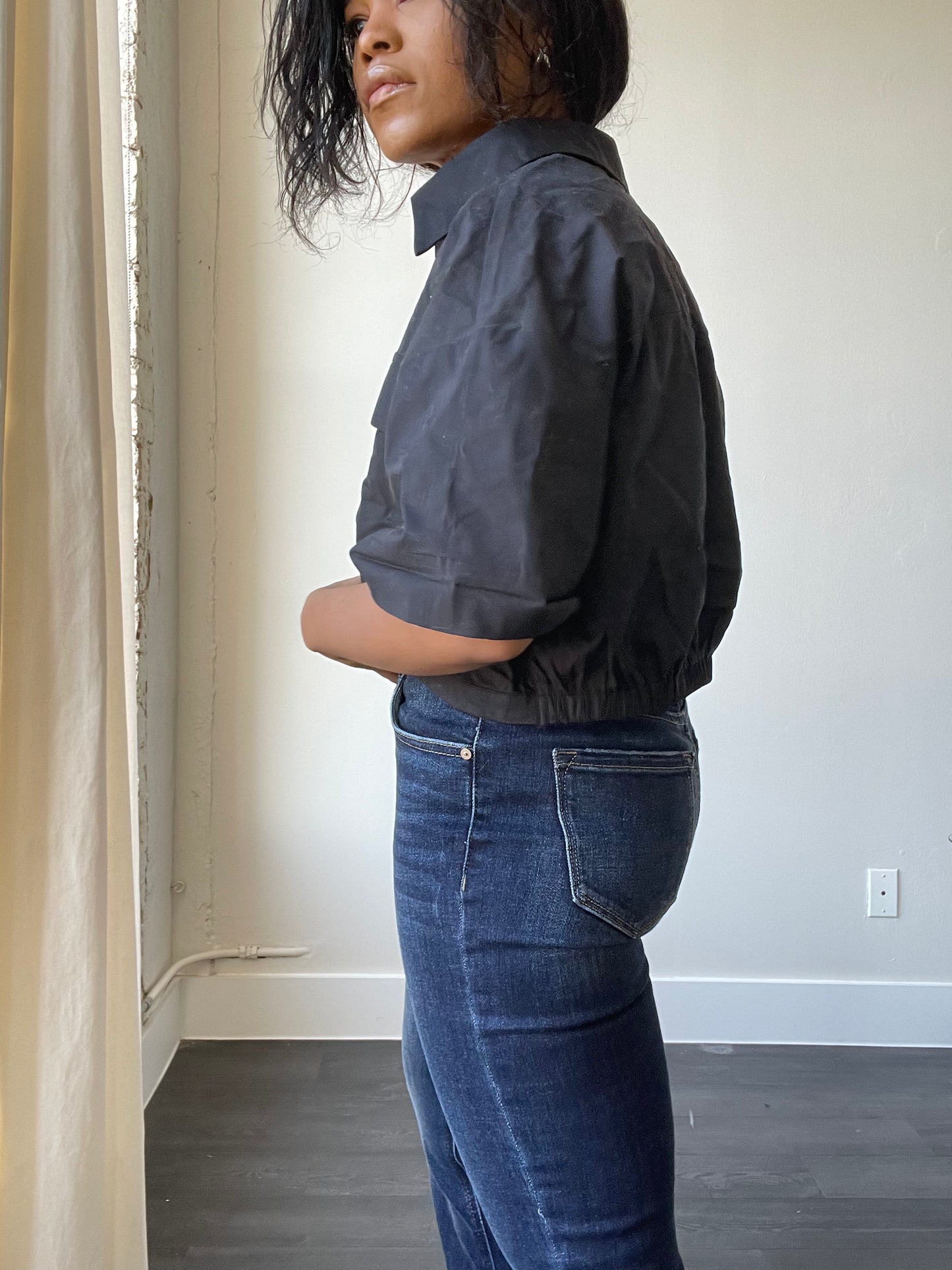 Haley Cotton Open Front Crop Shirt Top In Black