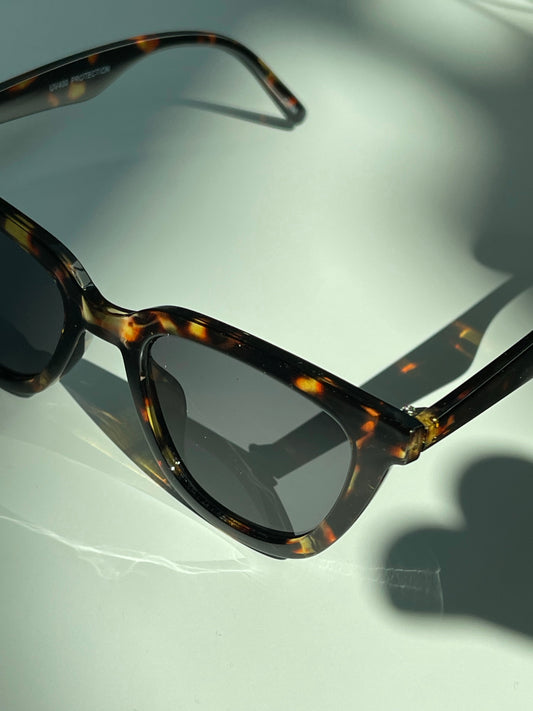 Regina Retro Square Sunglasses In Tortoise