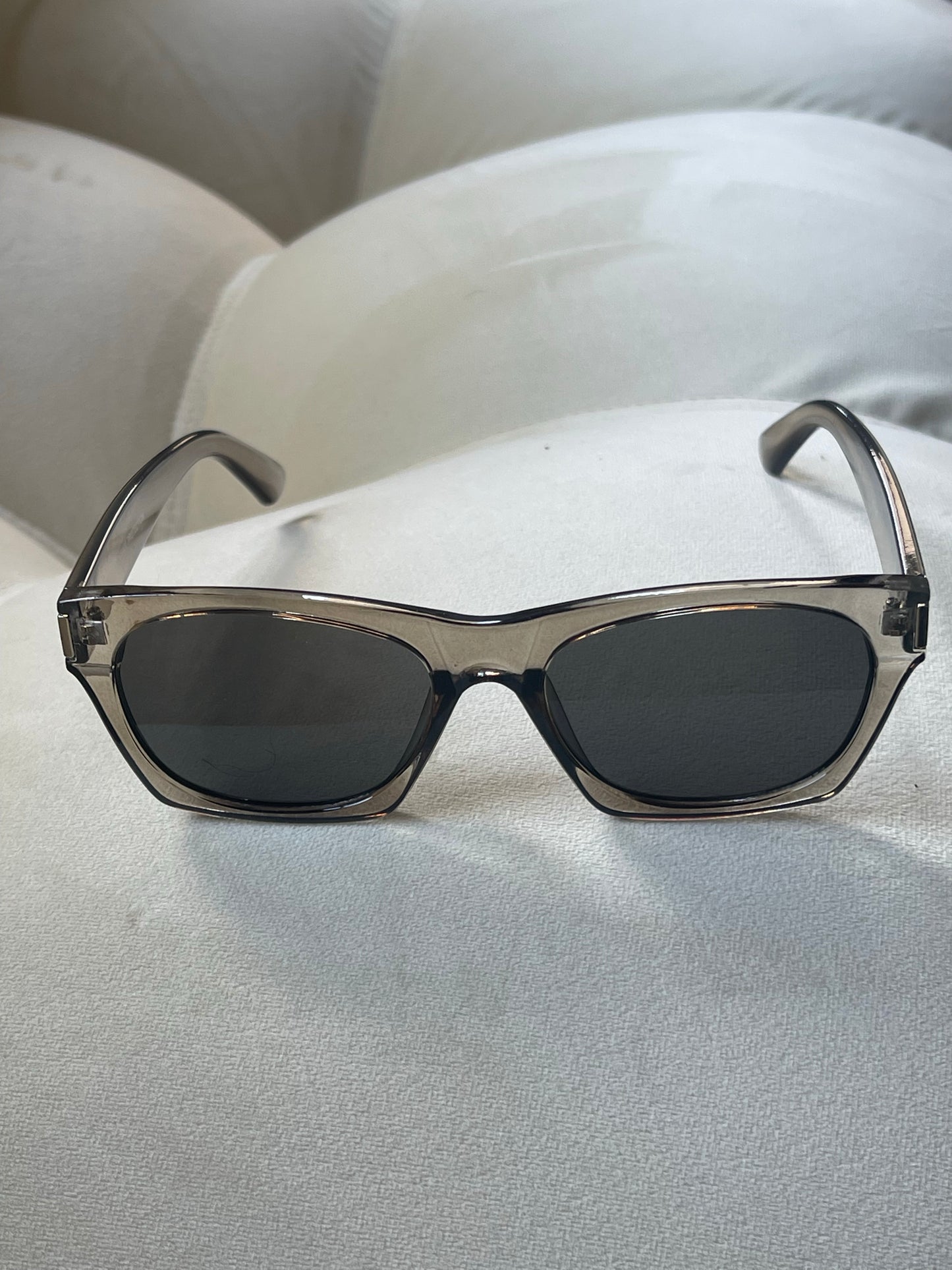 Veronica Gold Bar Sunglasses In Frost