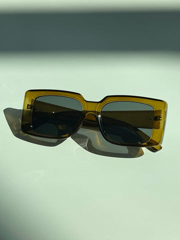 Tegan 70s Style Box Frame Sunglasses In Olive