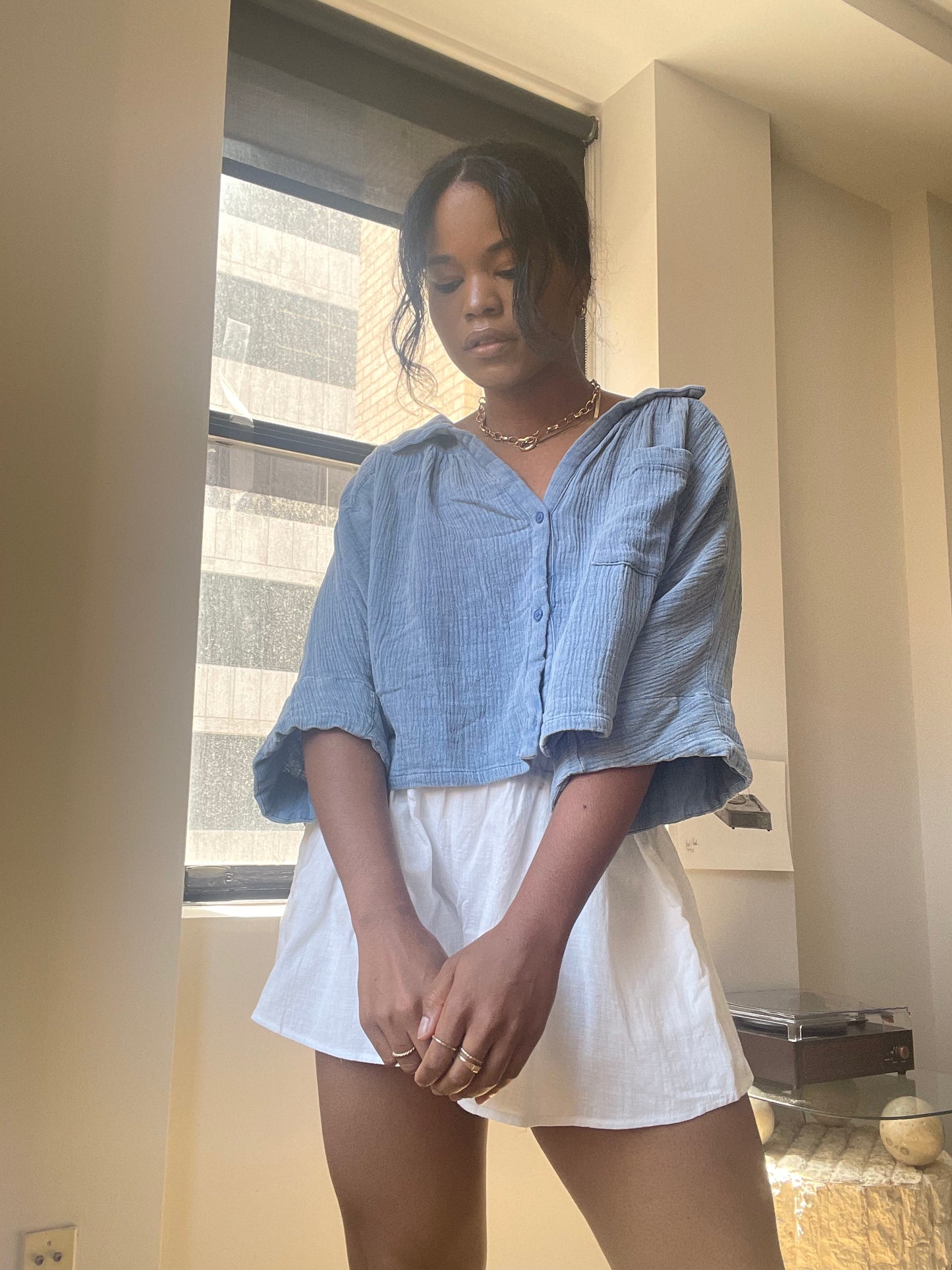 Rowan Cotton Cropped Button Down Top In Acid Blue