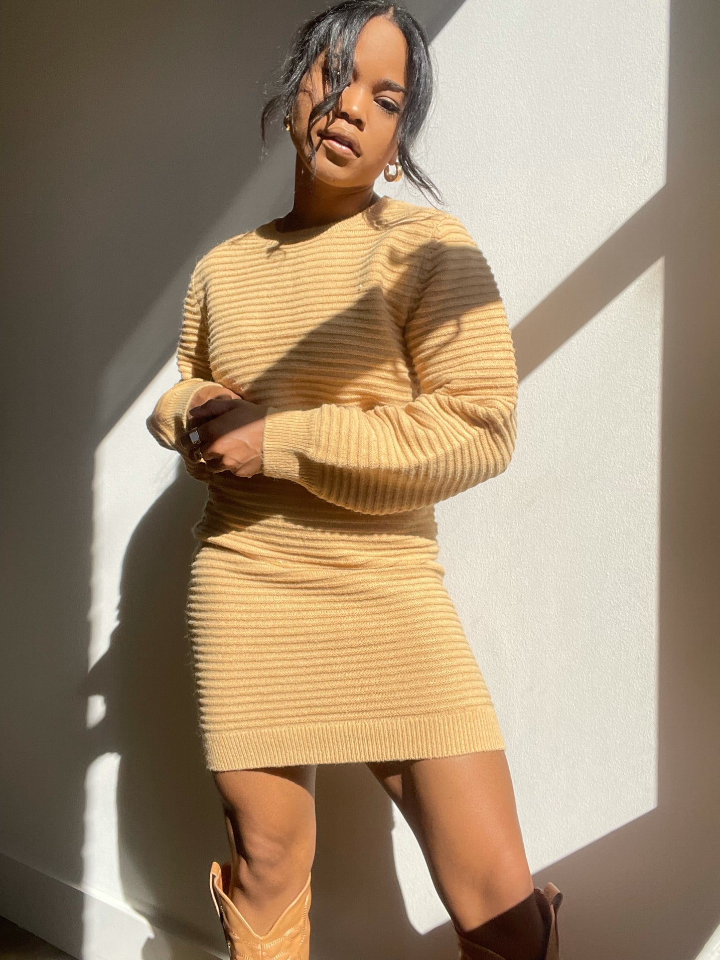 Tallulah Balloon Sleeve Cropped Sweater In Tan