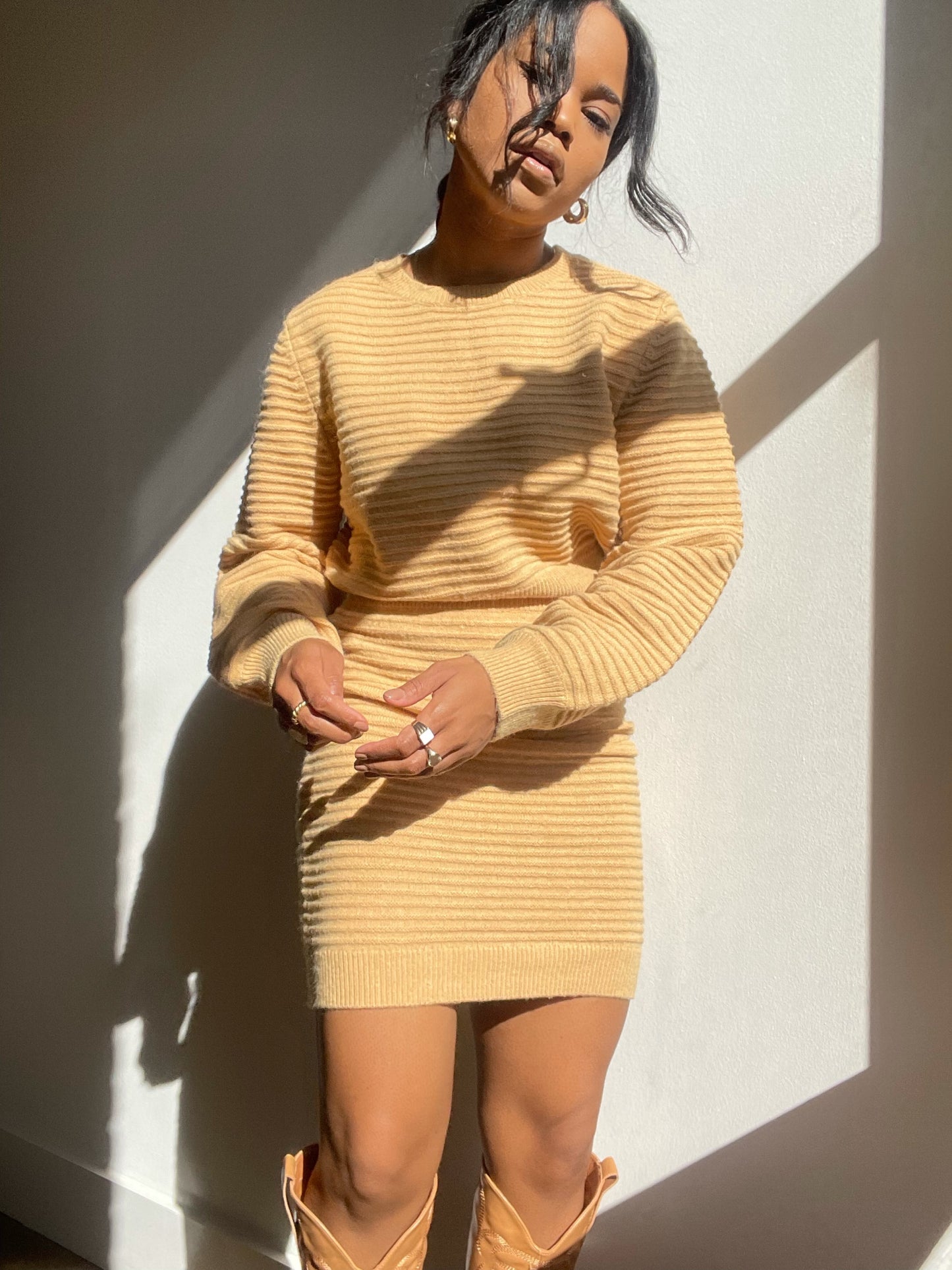 Tallulah Balloon Sleeve Cropped Sweater In Tan