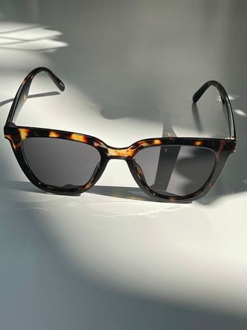 Regina Retro Square Sunglasses In Tortoise