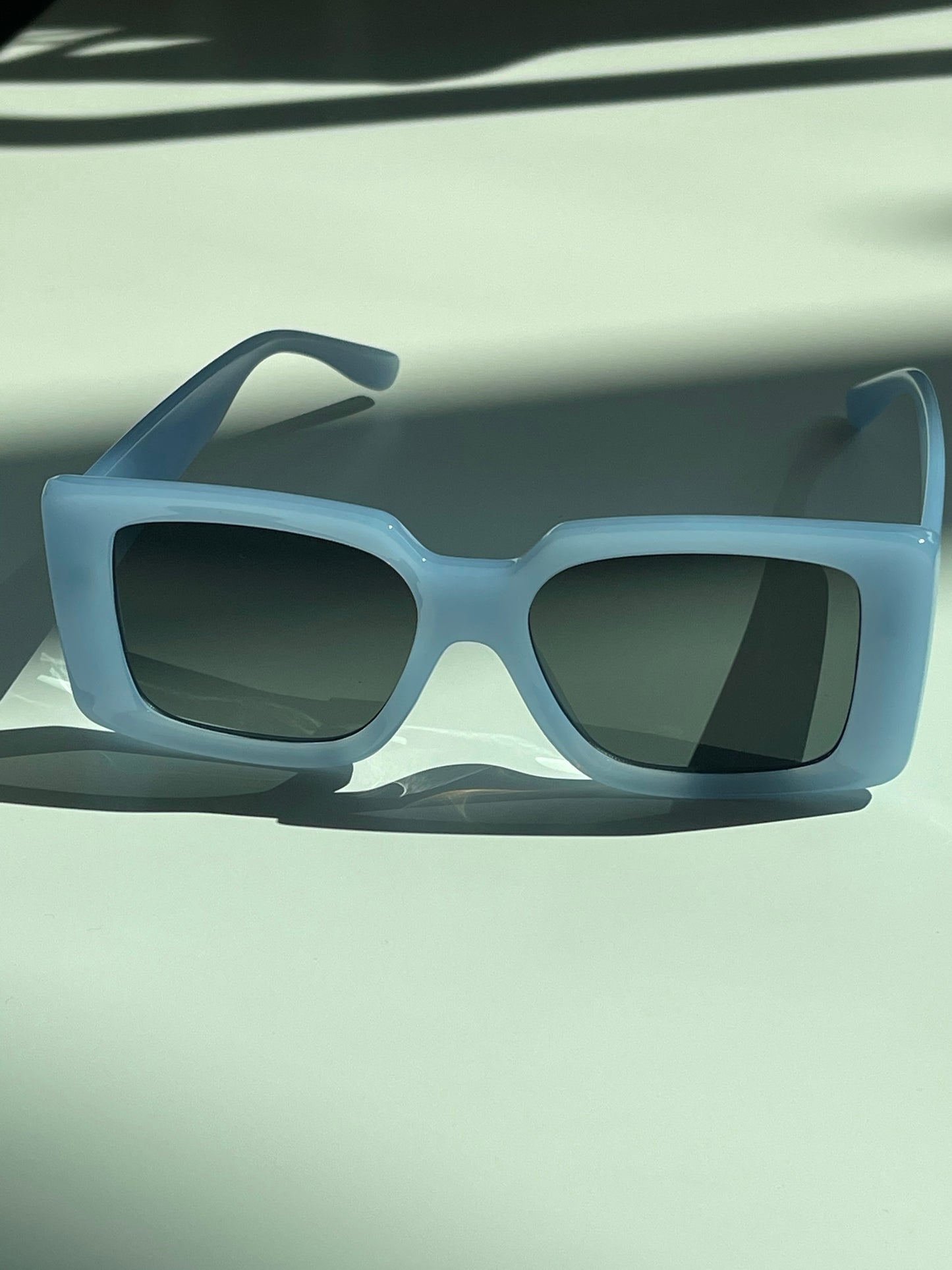 Tegan 70s Style Box Frame Sunglasses In Sky Blue
