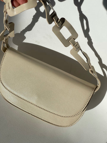 Lindsay Link Minj Saddle Bag In Taupe