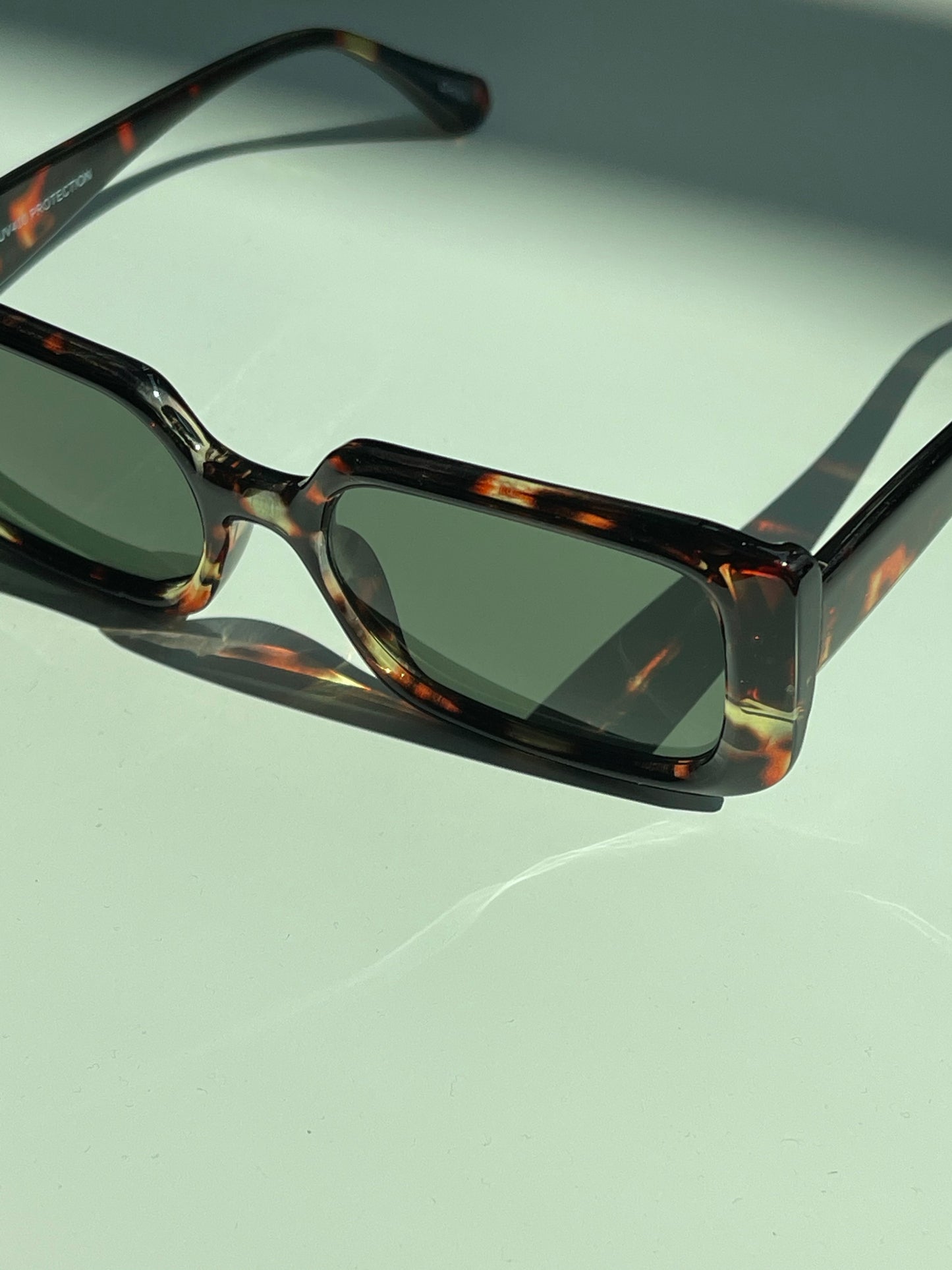 Eliza Round Square Sunglasses In Tortoise