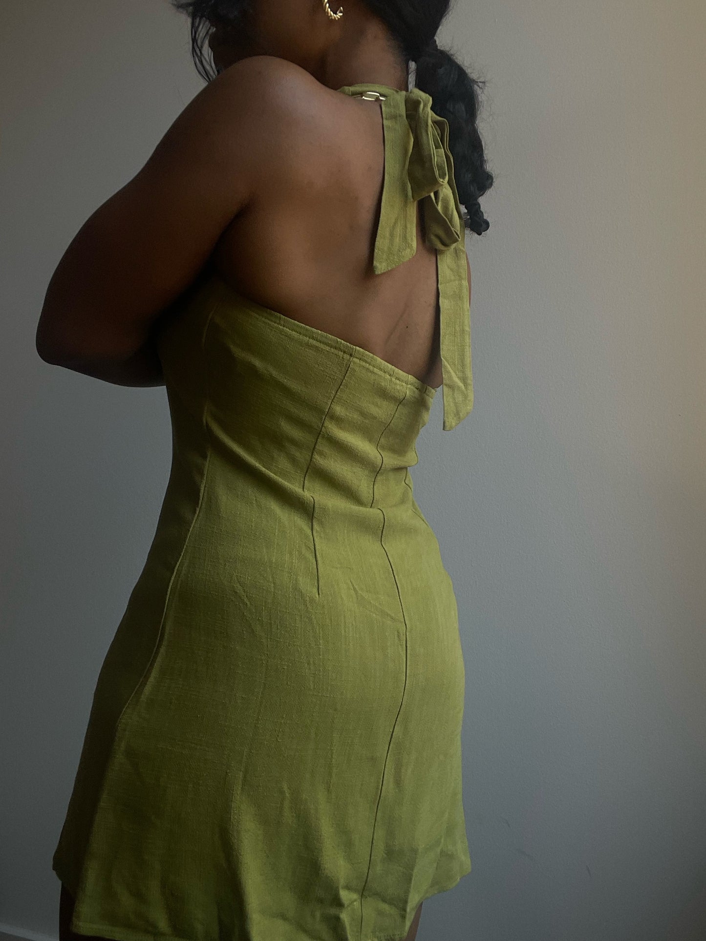 Donna Linen Button Down Halter Dress In Green