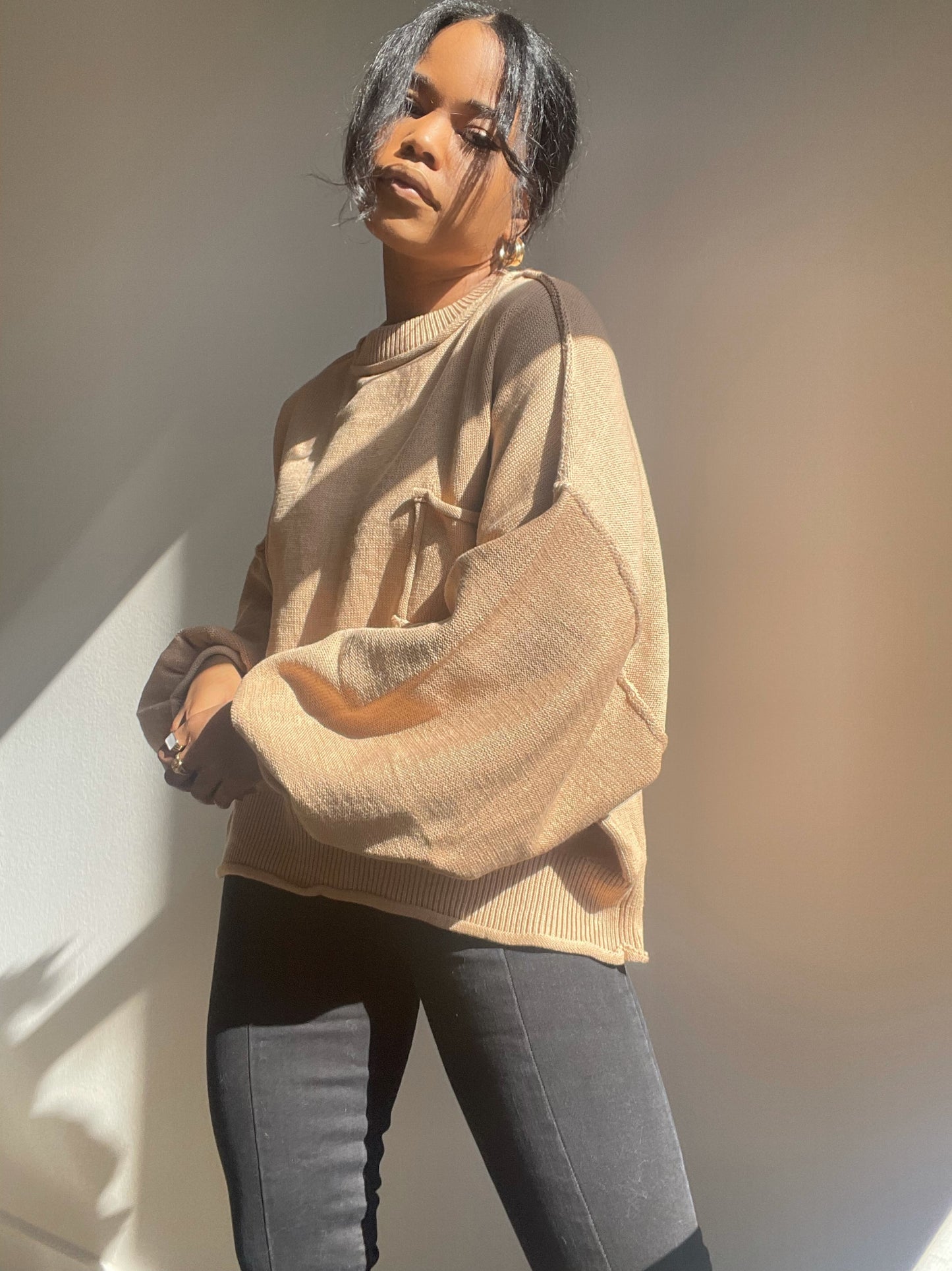 Charlie Cropped Single Pocket Sweater In Dust Taupe