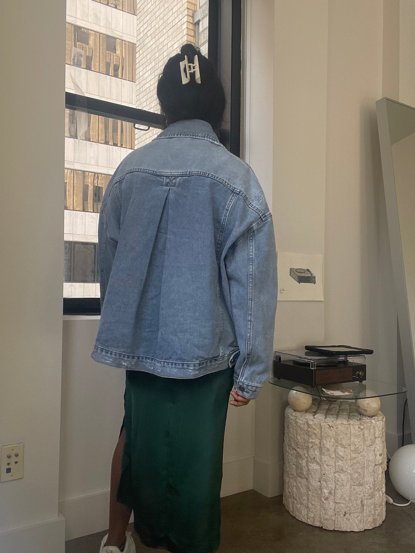 Donna Boxy Oversized Classic Denim Jacket In Light Wash