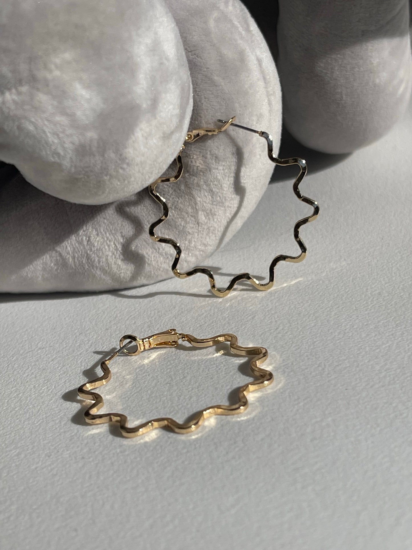 Groovy Hoop Earring In Matte Gold