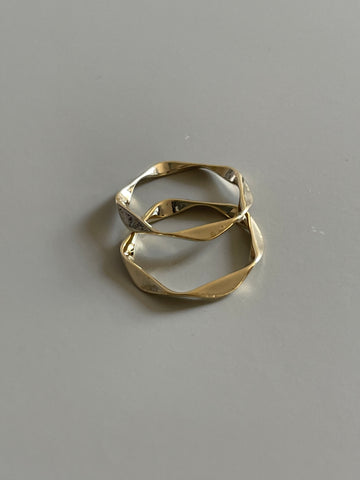 Diamond Ripple Ring Set In Gold