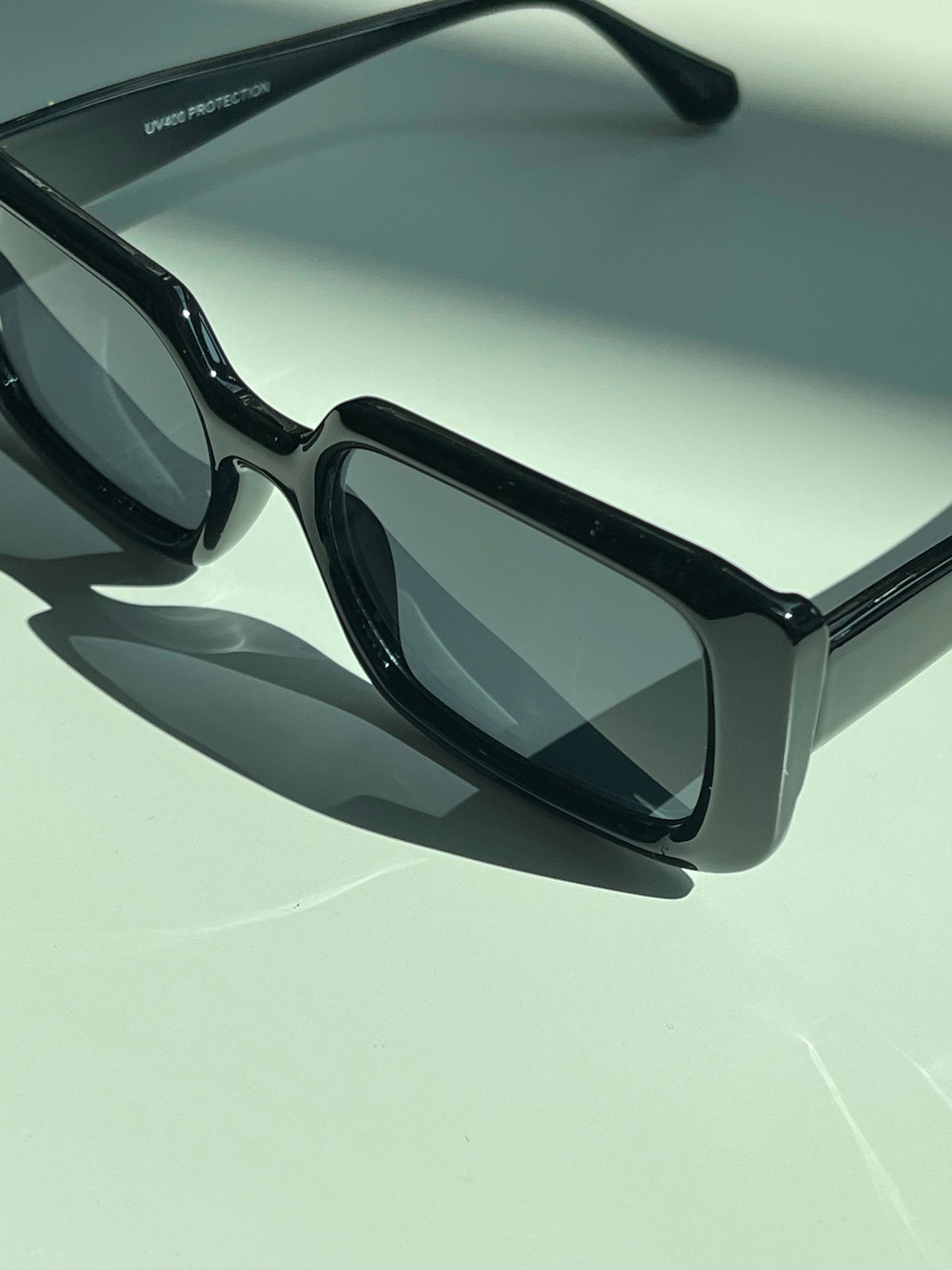 Eliza Round Square Sunglasses In Gloss Black