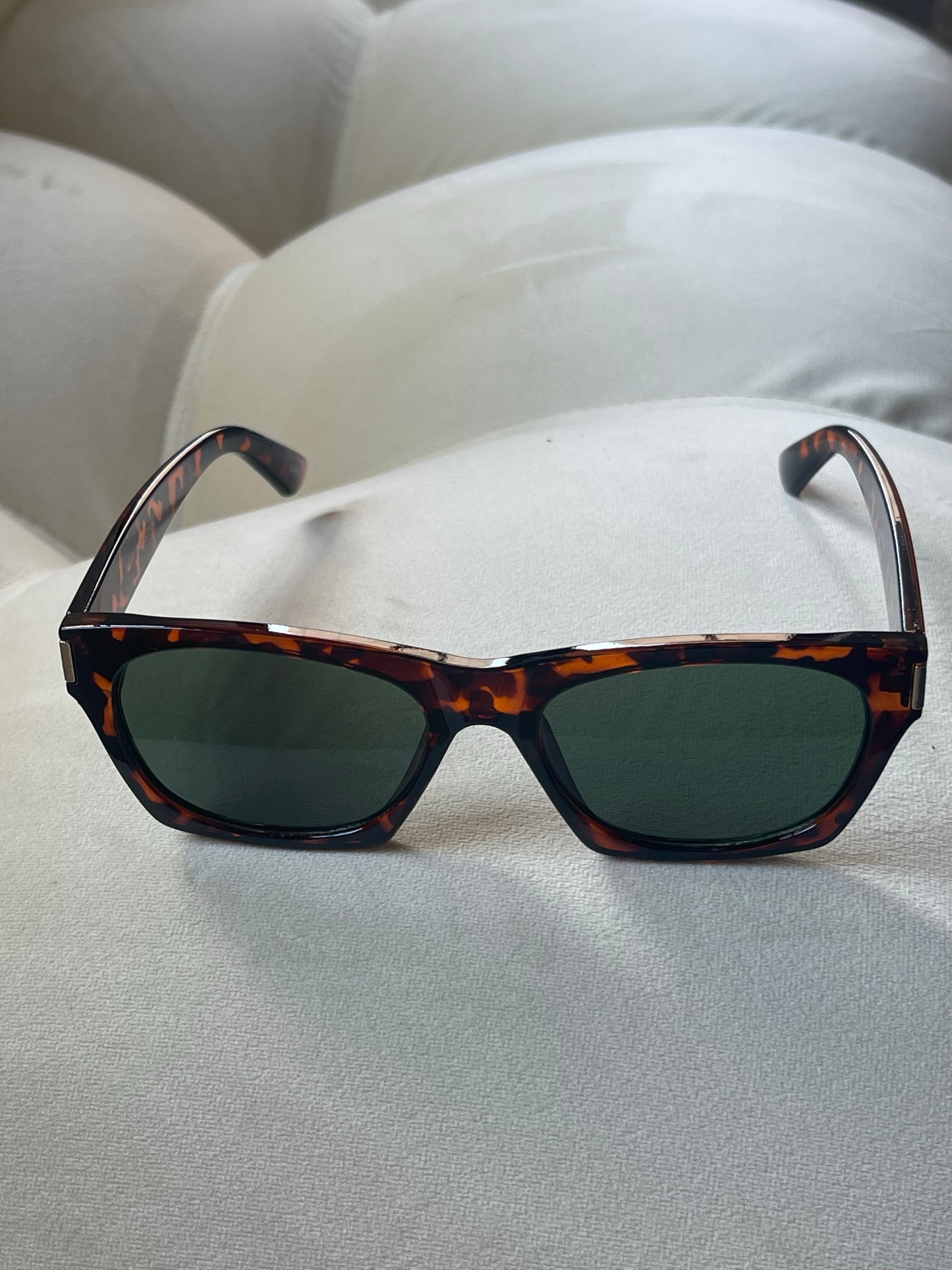 Veronica Gold Bar Sunglasses In Tortoise