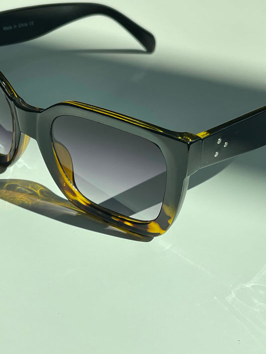 Belinda Bulk Frame Rectangular Sunglasses In Two Tone Tortoise