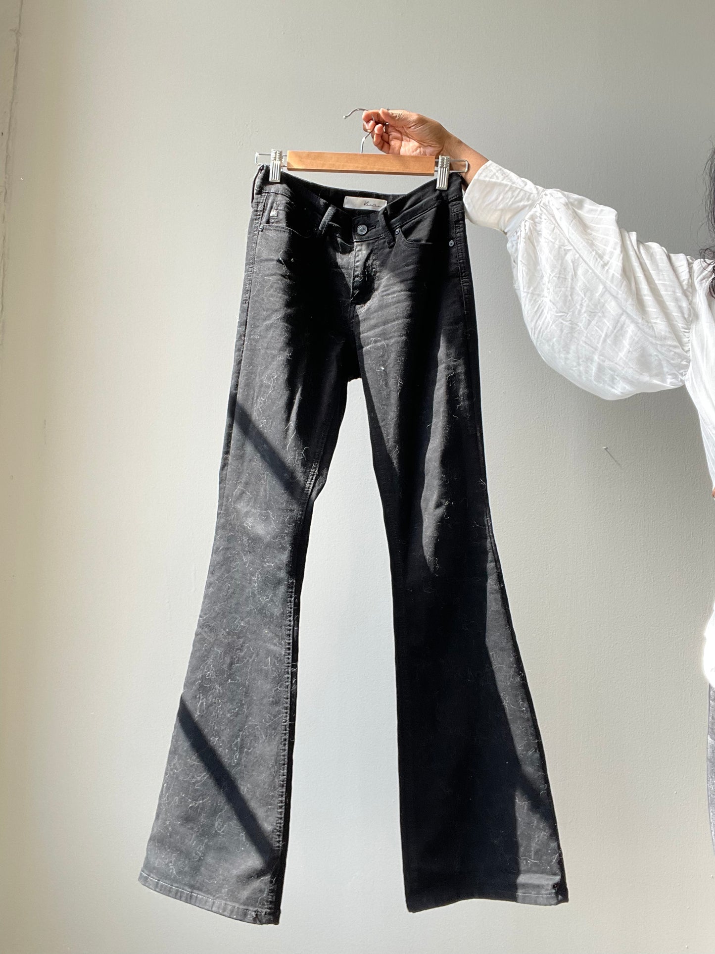 Carly 90s & Flared Jean In Black