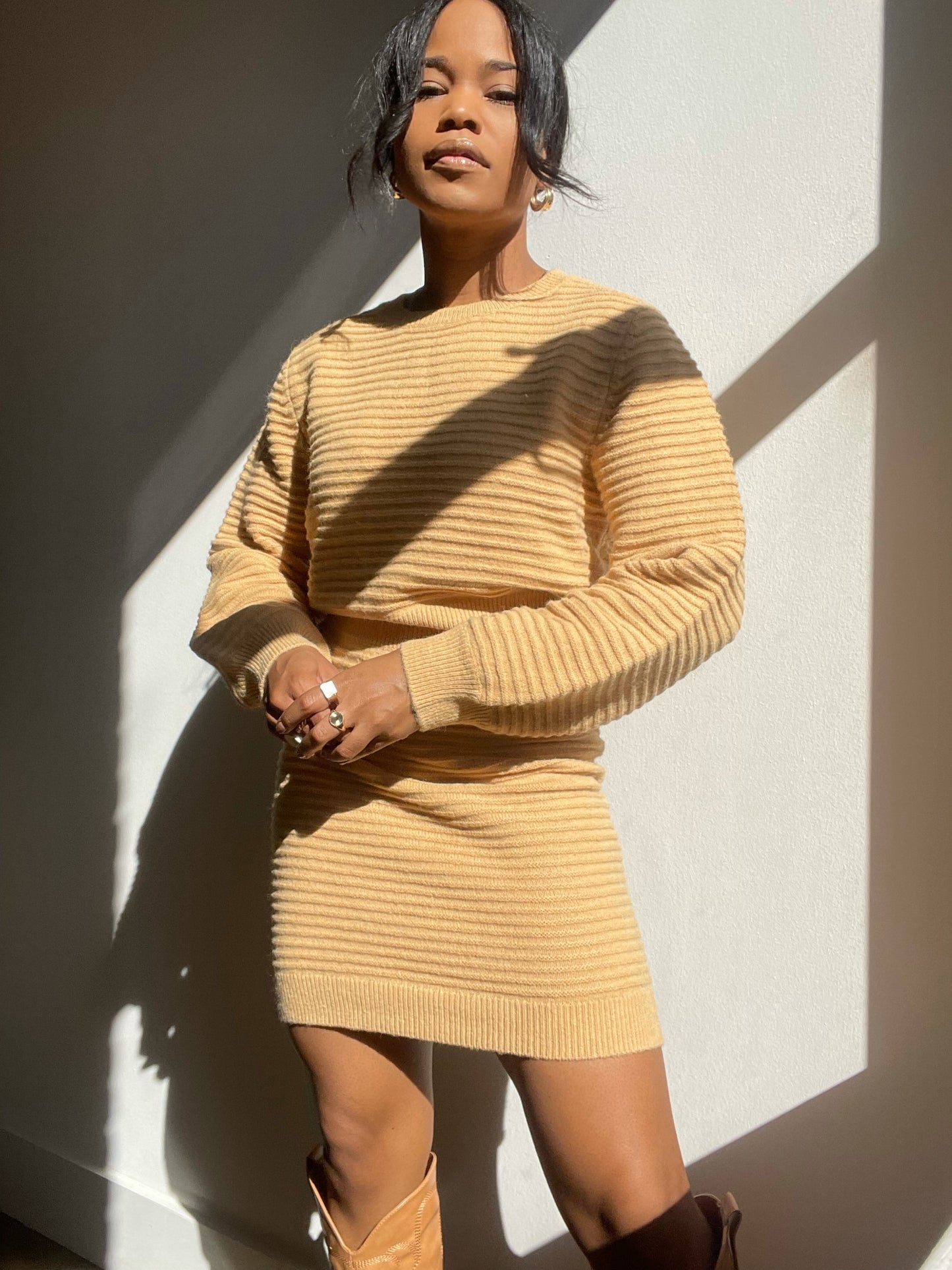 Tallulah Balloon Sleeve Cropped Sweater In Tan