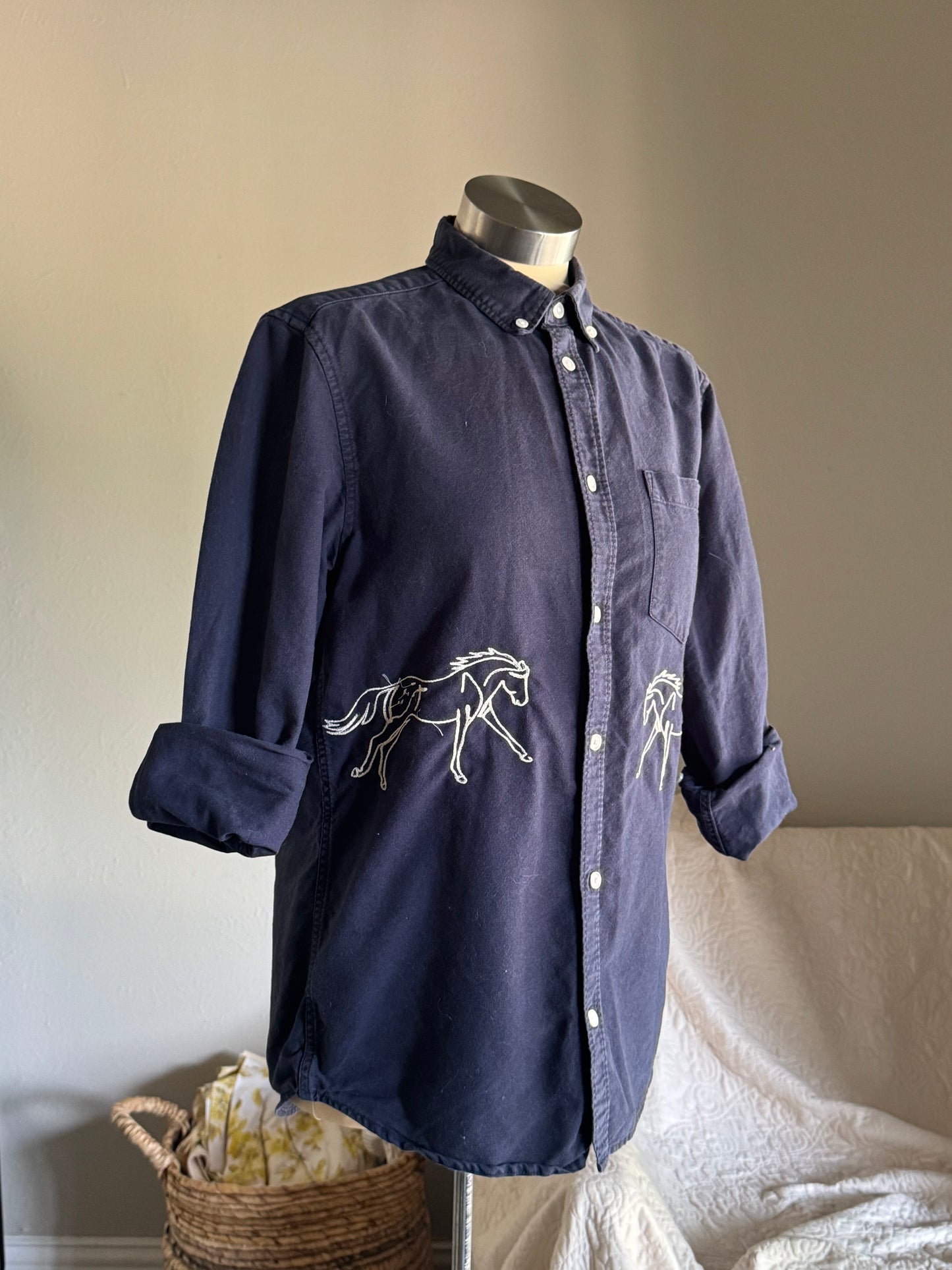Jaxson Handcrafted Embroidered Button Down In Midnight Navy