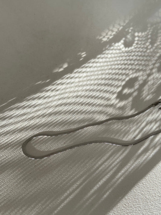 Sandra 18k Stainless Steel Waterproof Snake Necklace In White Gold Silver￼