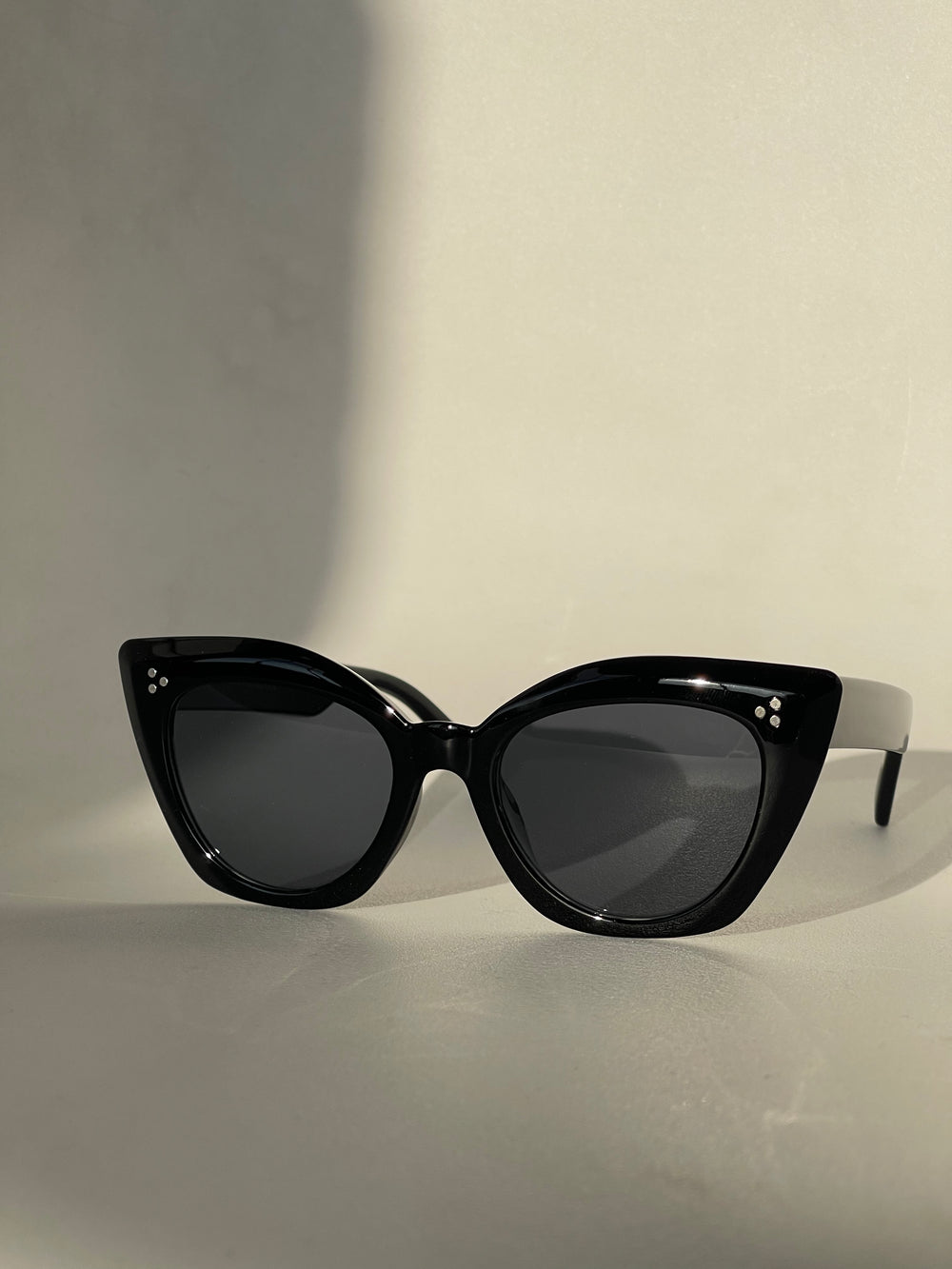 Charlie Triple Stud Cat Eye Sunglasses In Black