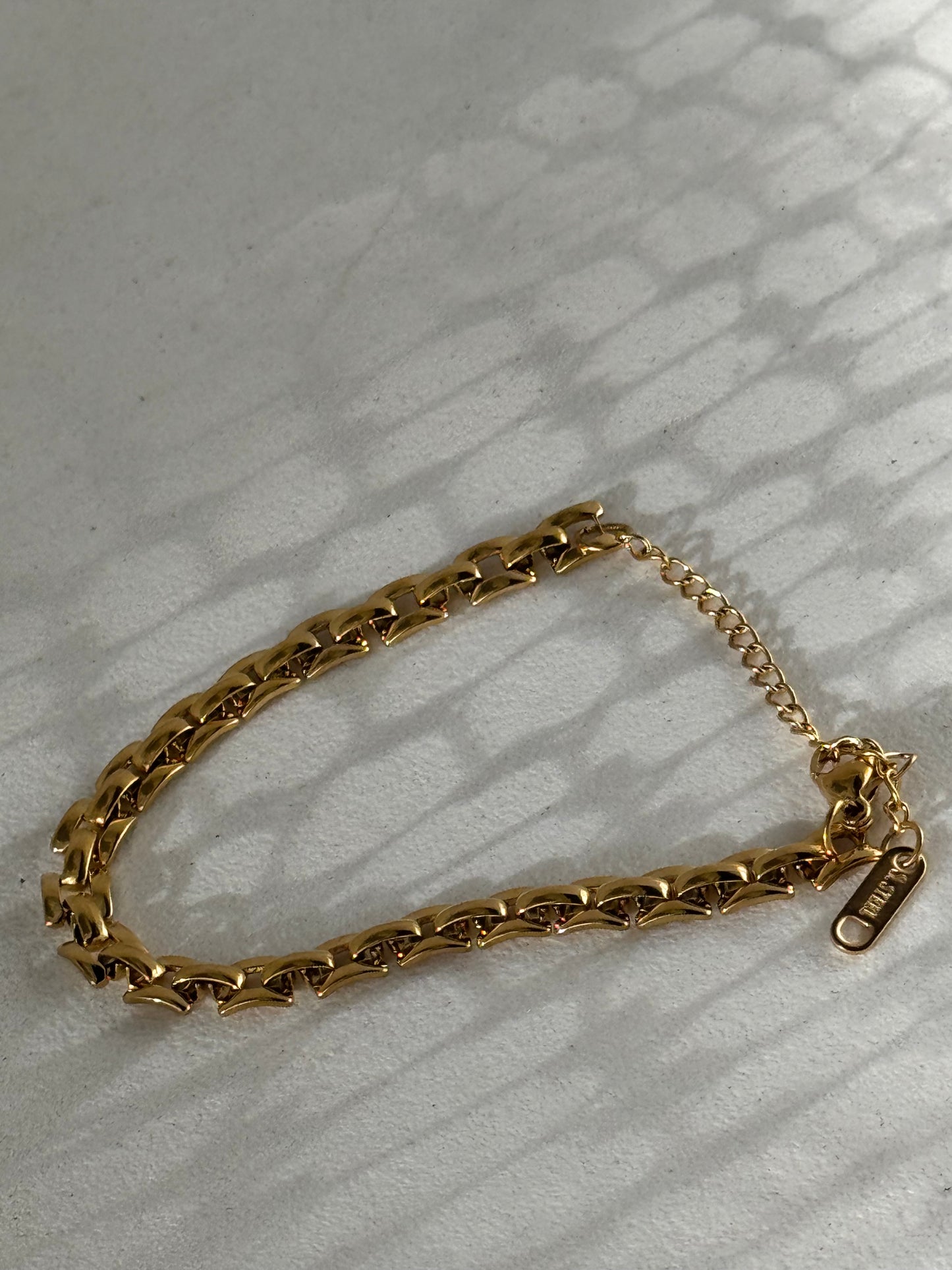 Amber 18k Stainless Steel Waterproof Link Chain Bracelet In Gold