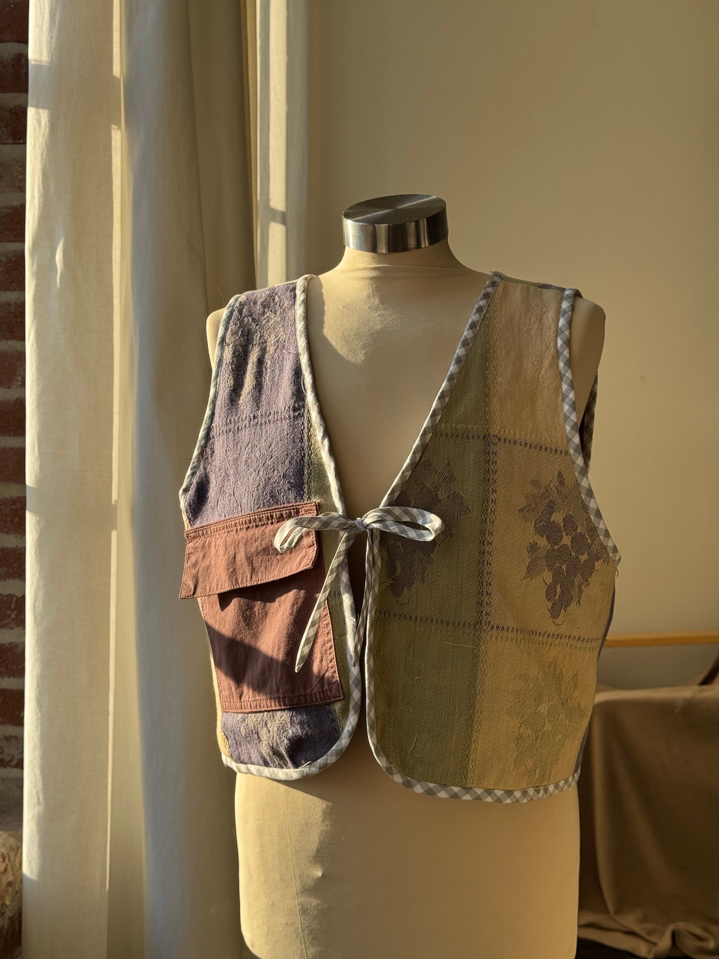 O.L. Handcrafted Reversible Cargo Vest In Vintage Brown￼