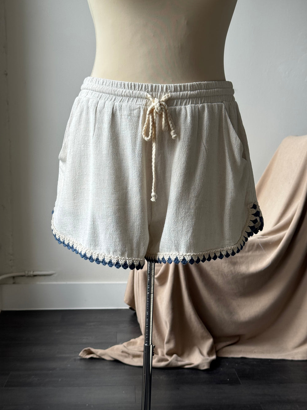 Stacy Linen Crochet Shorts In Natural ￼