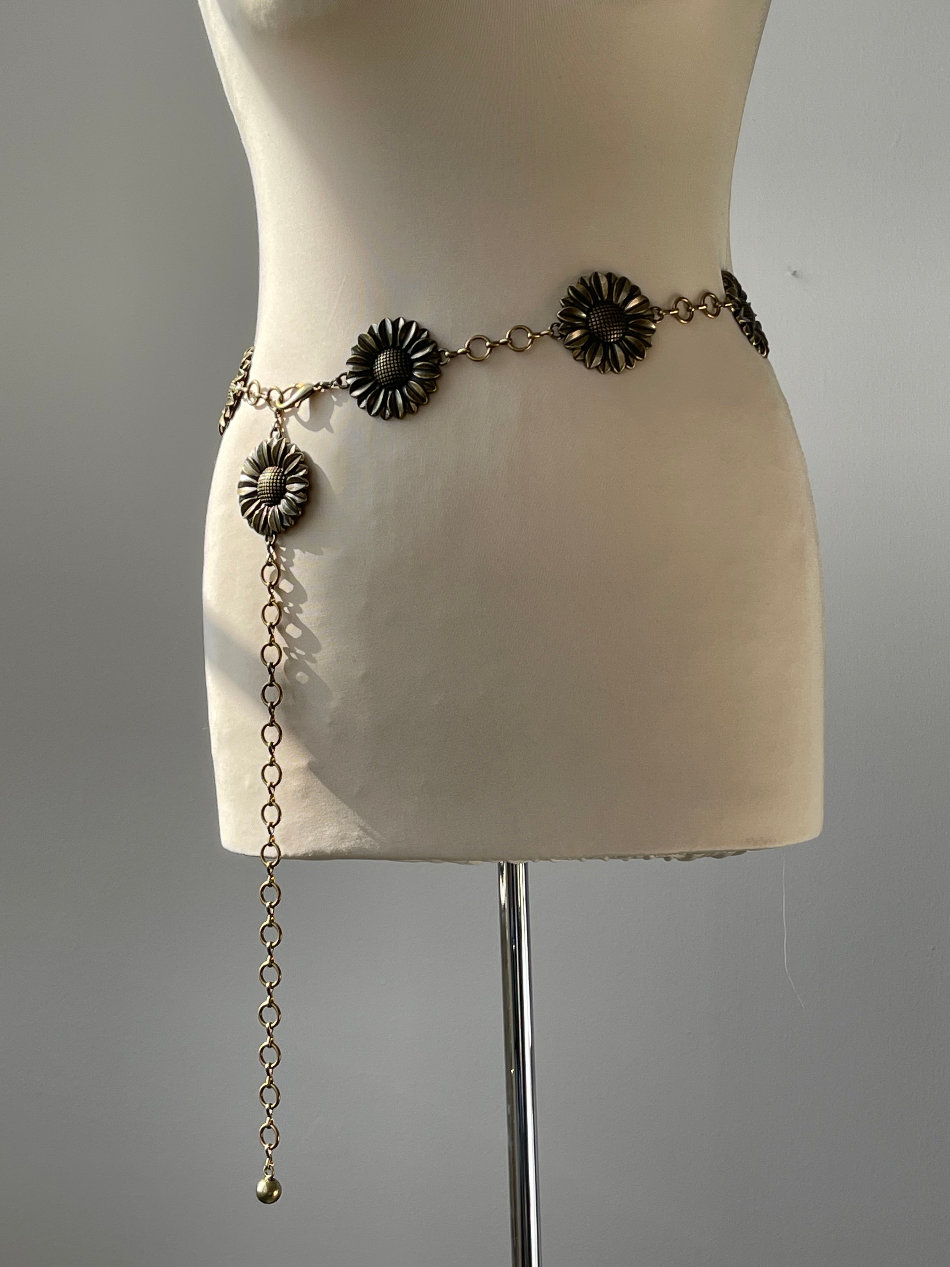 Susan Belt Susan Sunflower Metal Chain Belt In Vintage Gold – K. A. Classics