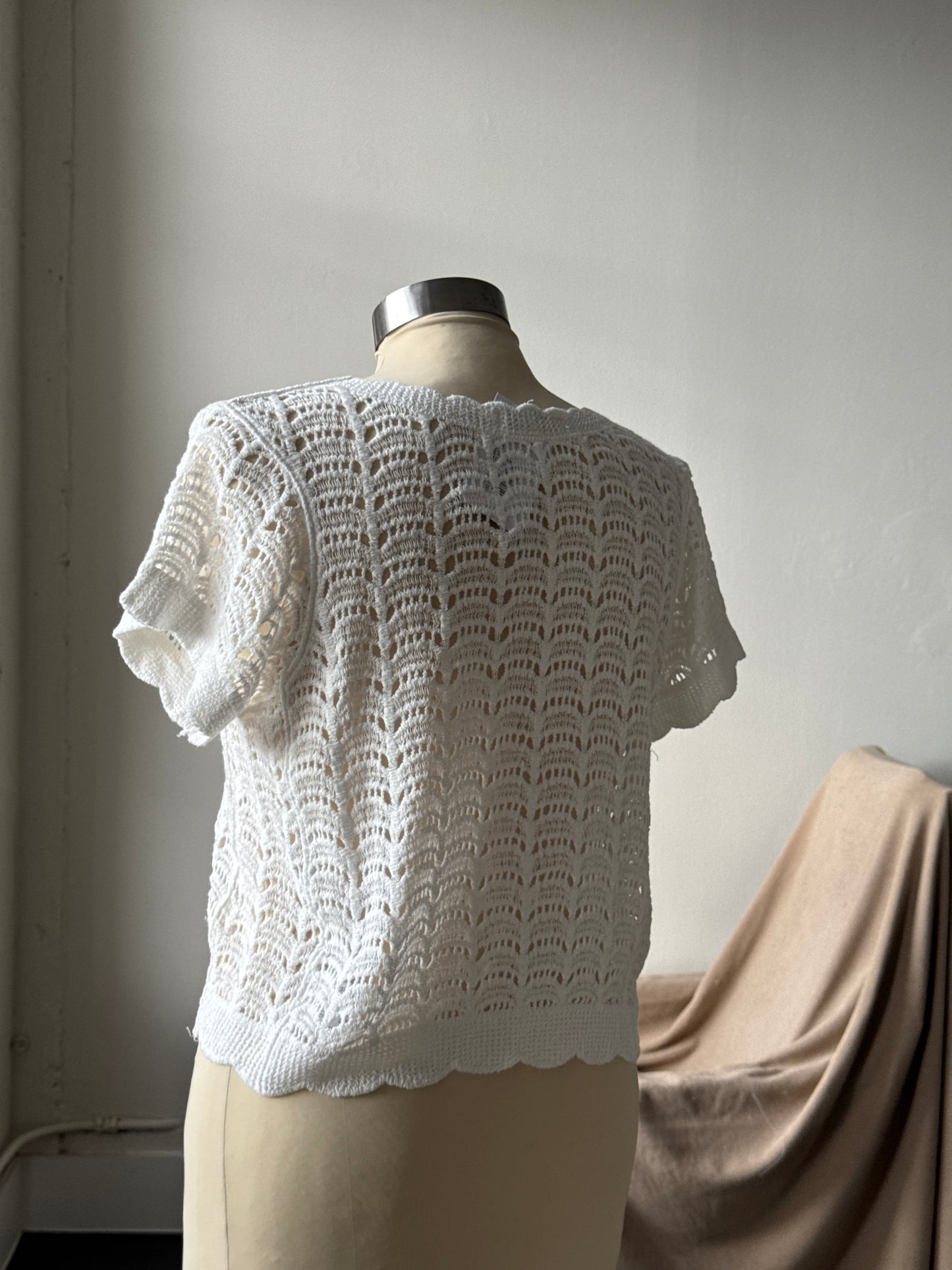 Torrance 90s Style Cotton Crochet Button Front Sweater Crop Top In Ivory