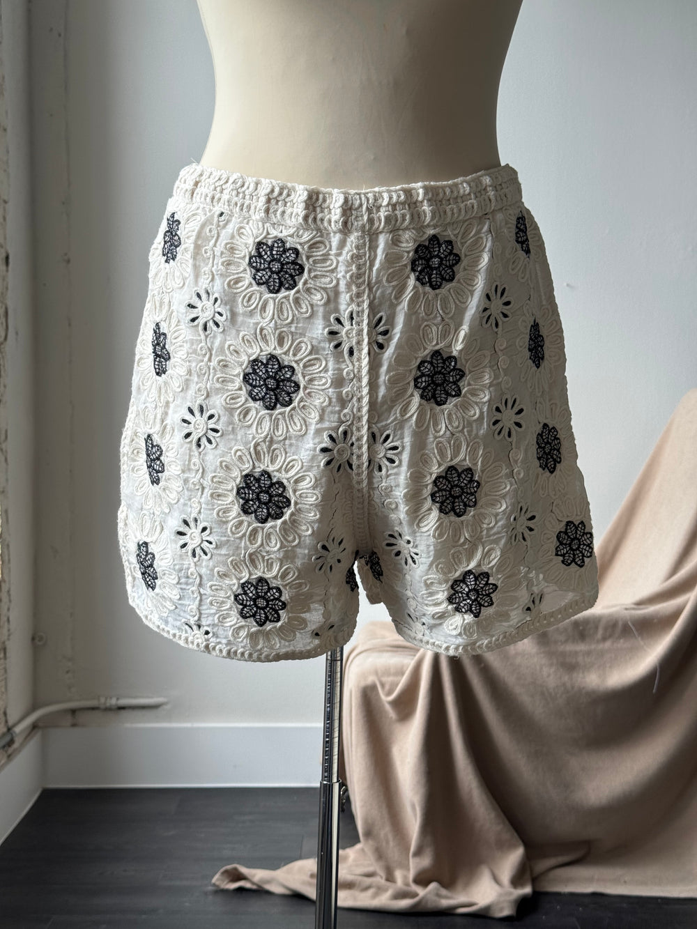 Monique Cotton Crochet Embroidered Appliqué Shorts In Natural