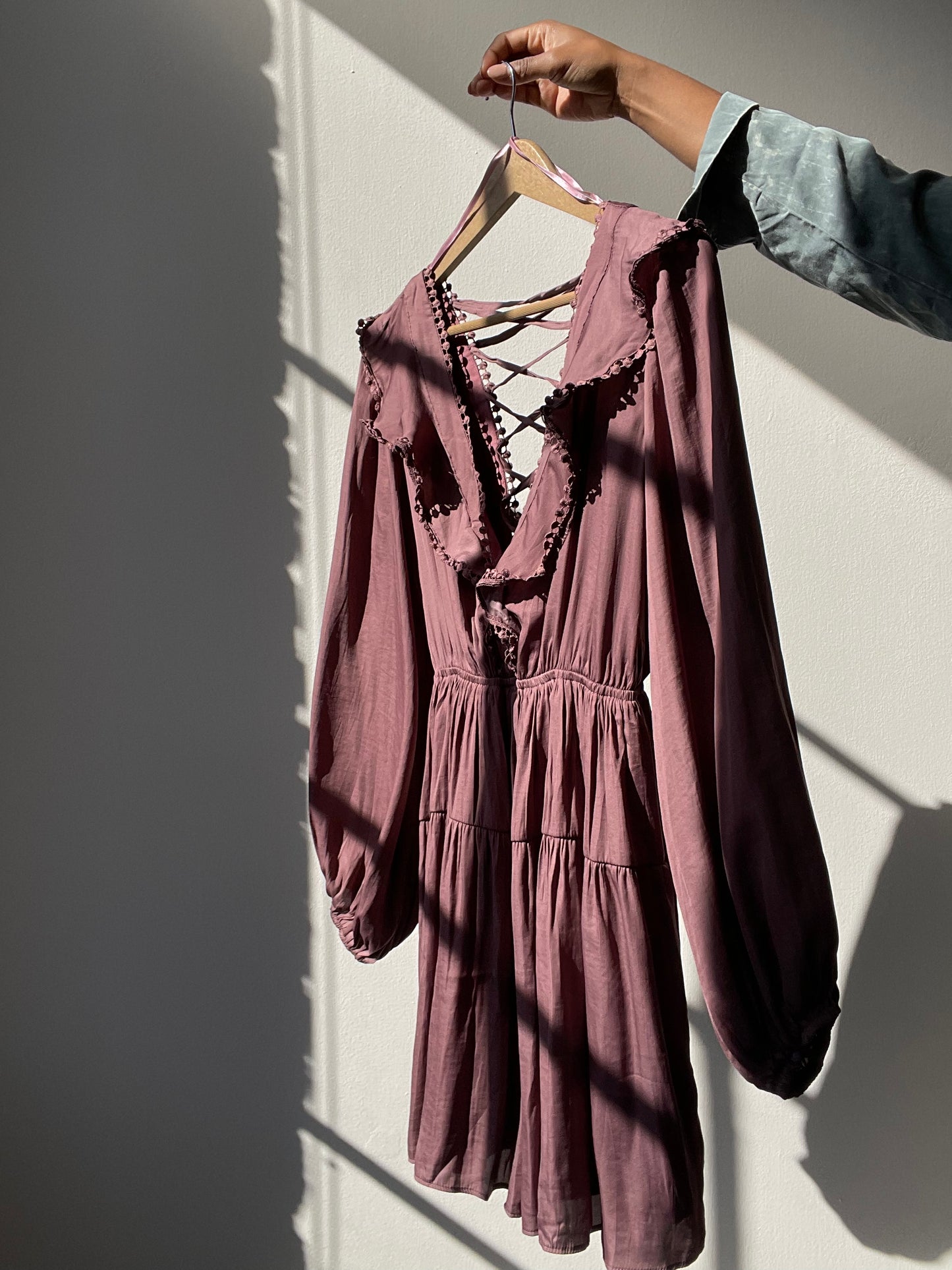 Claire Lace-Up Open Back Balloon Sleeve Dress In Mauve Brick