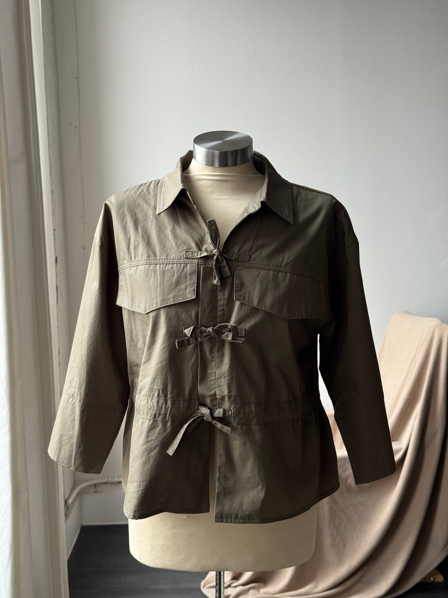 Robin Cotton 3/4 Sleeve Tie Front Top In Forest