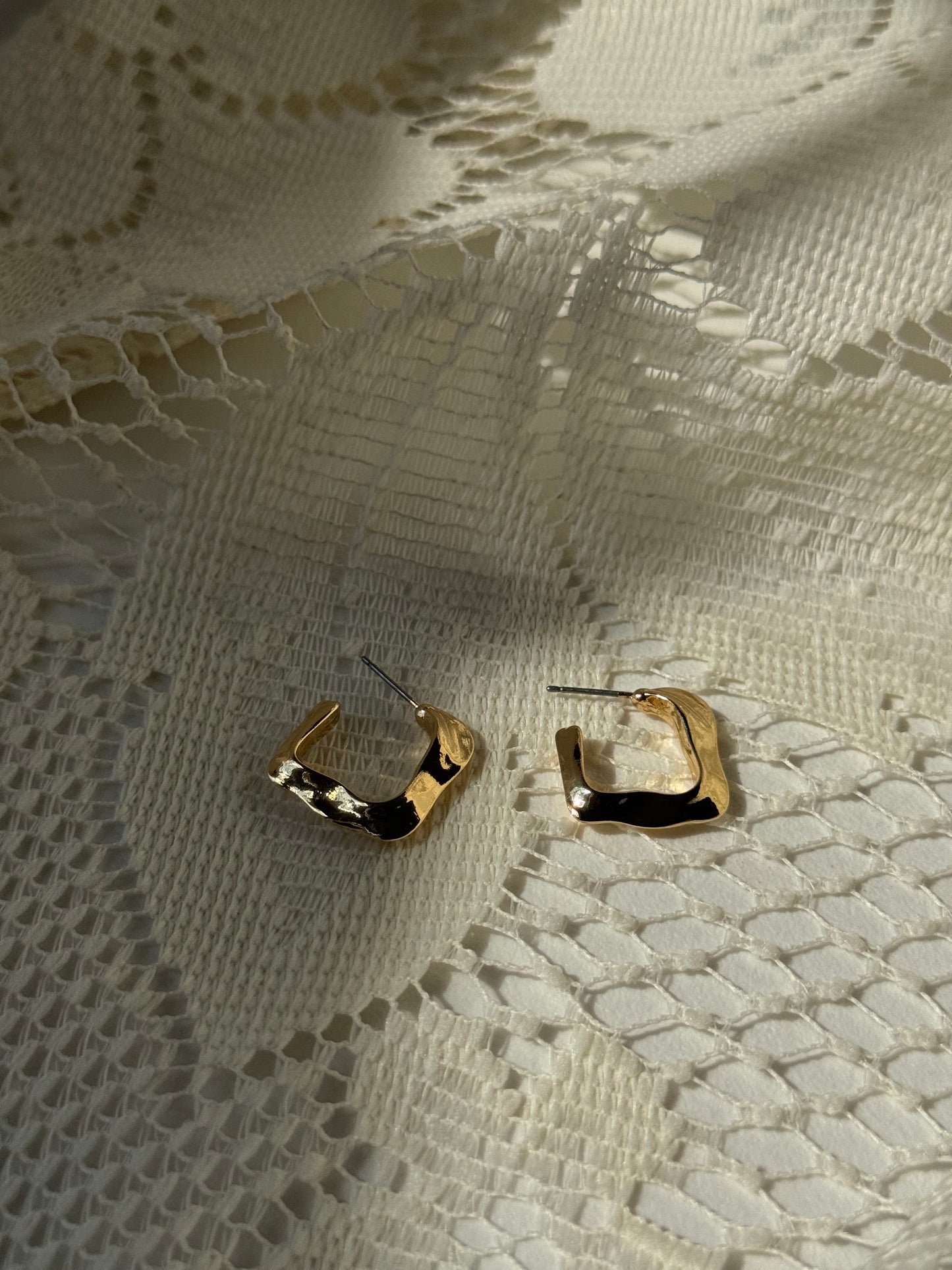 Ollie Organic Square Hug Hoop Earring In Gold