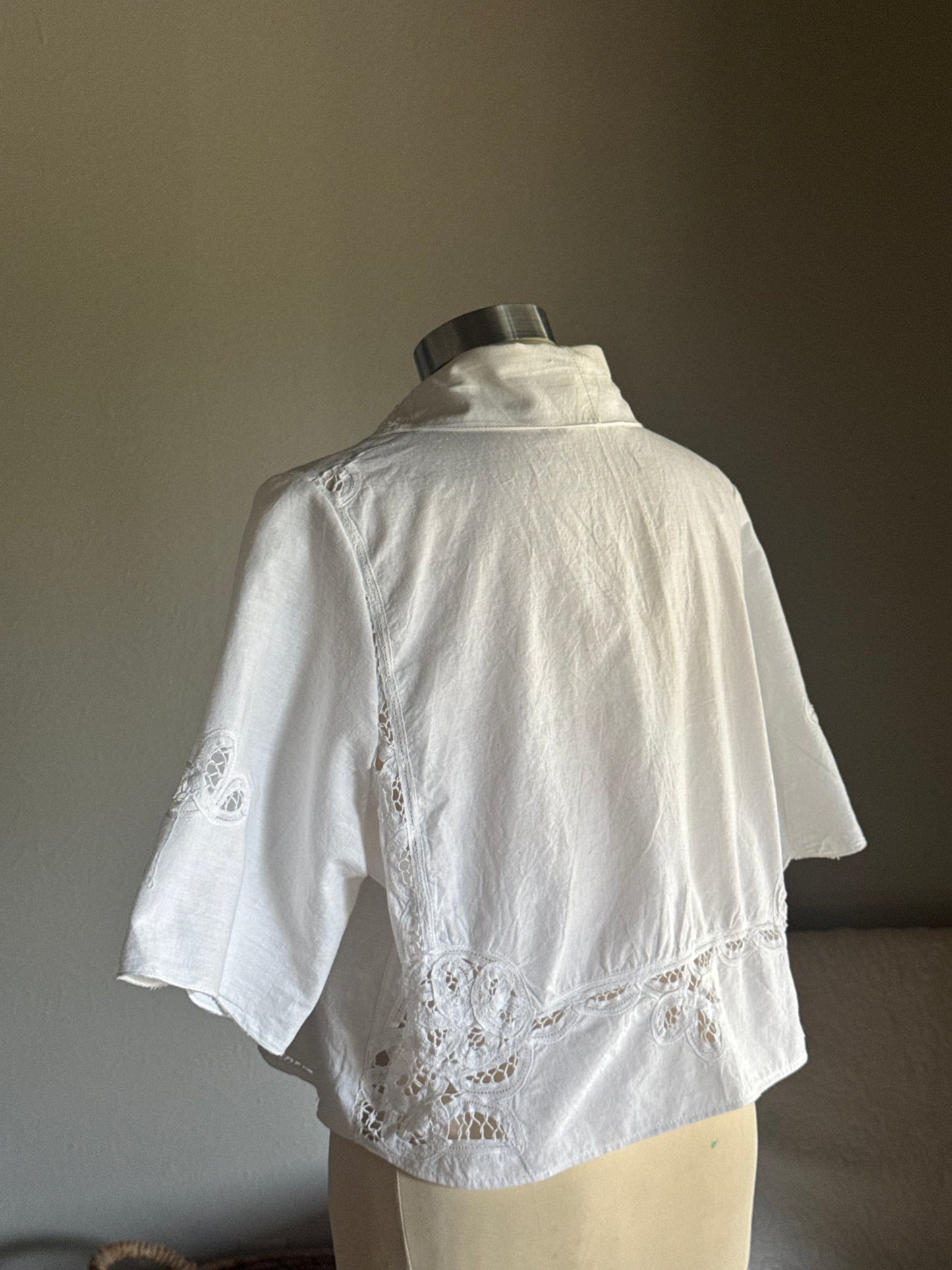Judy Handcrafted Vintage Crop Tie Top In Ivory