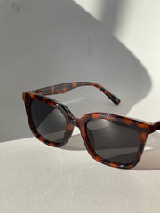 Caige Classics Sunglasses In Tortoise