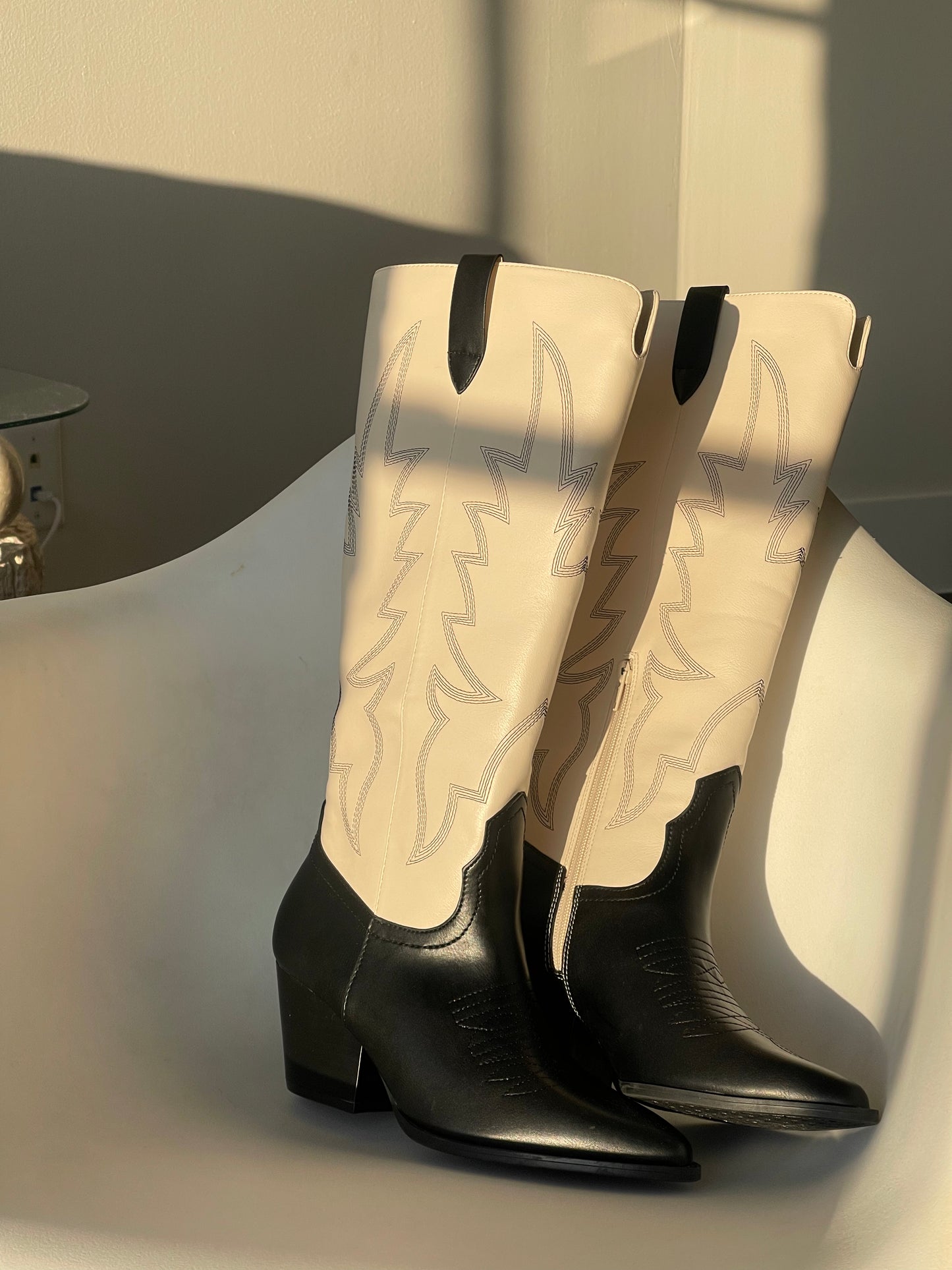 Abilene Classic Two Tone Cowboy Boots In Black & Ivory