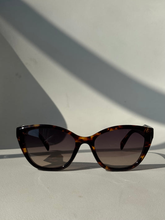 Abby Classics Cat Eye Sunglasses In Tortoise