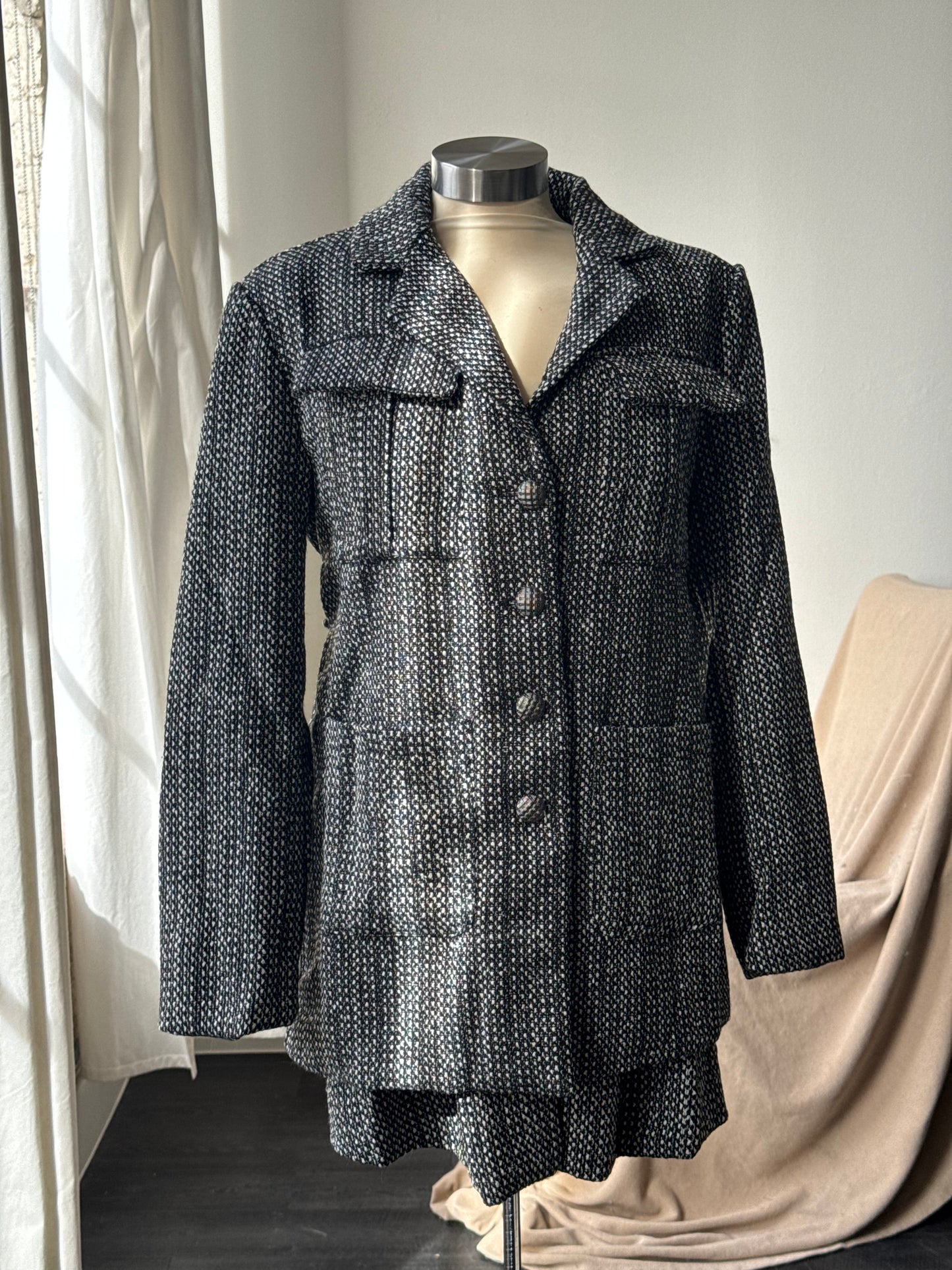 Braxton Classic Tweed Tailored Jacket In Black