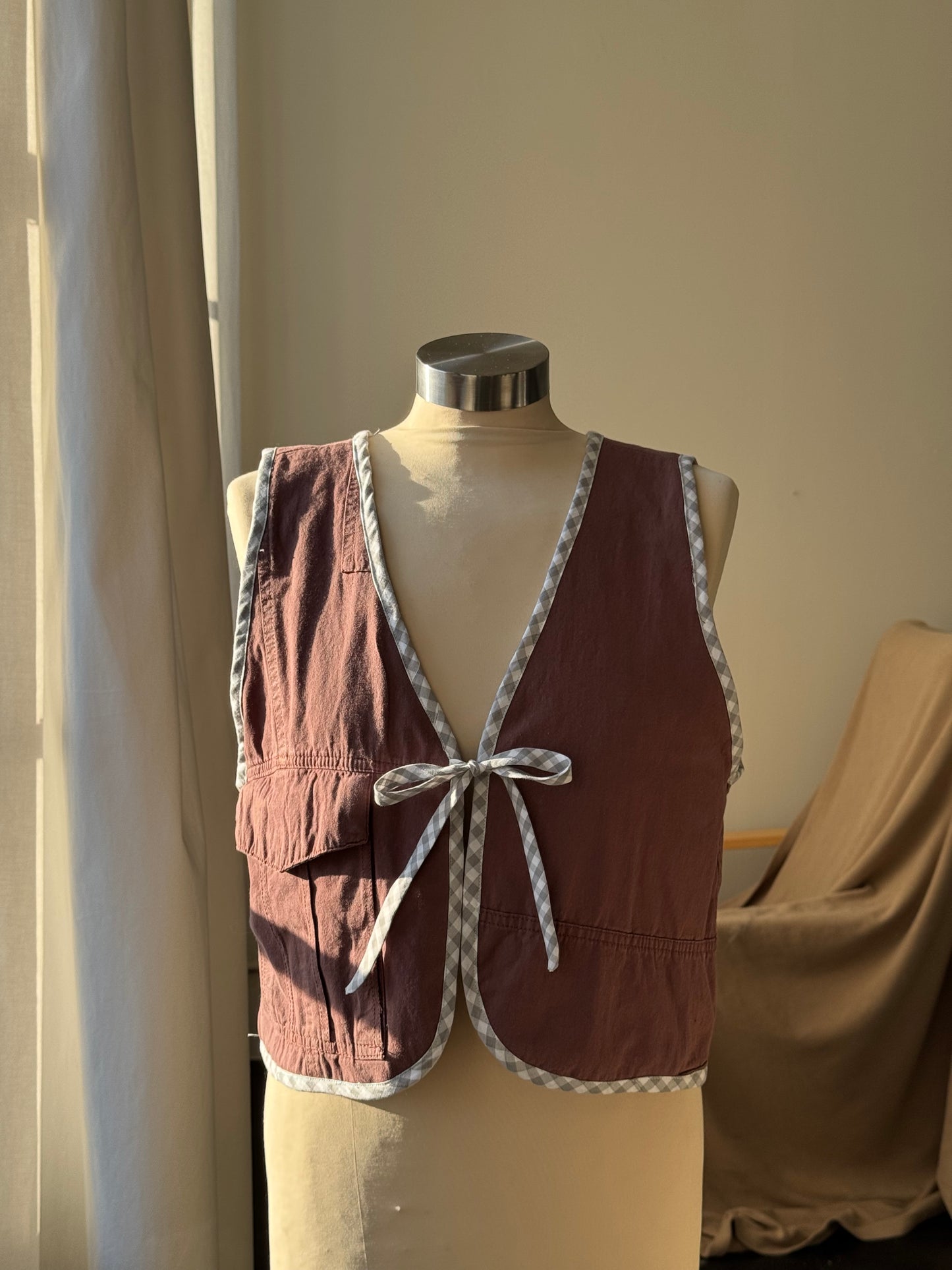 O.L. Handcrafted Reversible Cargo Vest In Vintage Brown￼