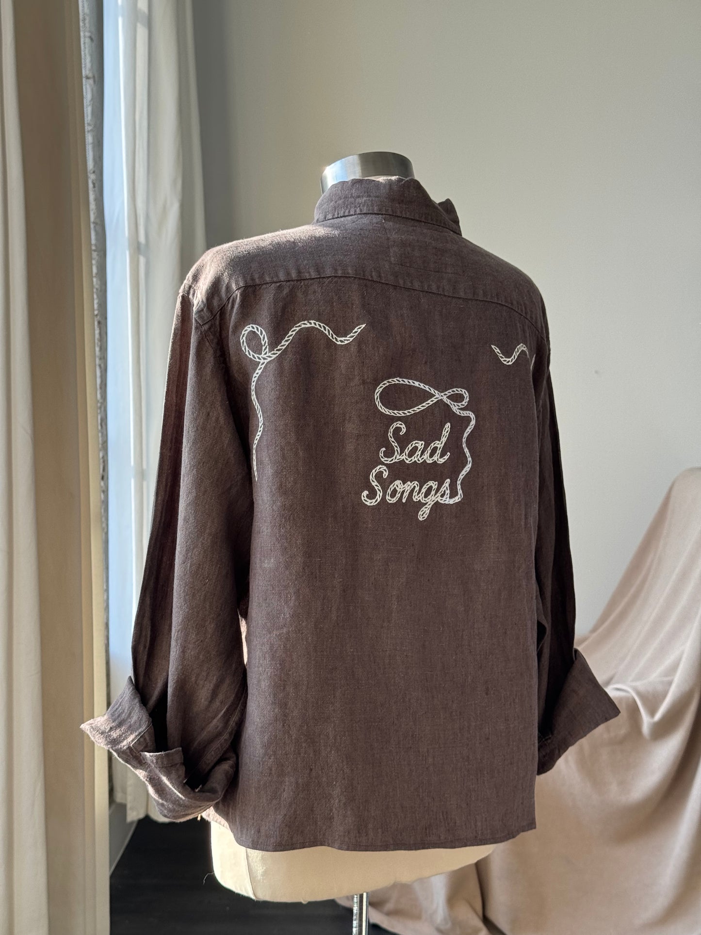 Judy Handcrafted Sad Songs Cropped Linen Button Down