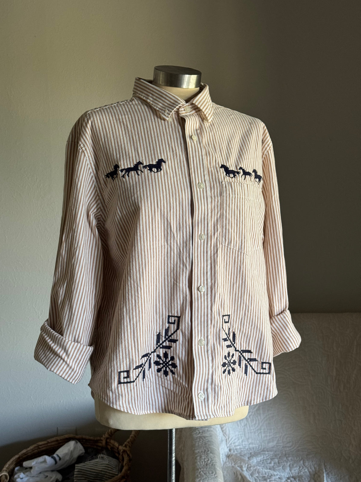 Lawrence Handcrafted Embroidered Cropped Button Down