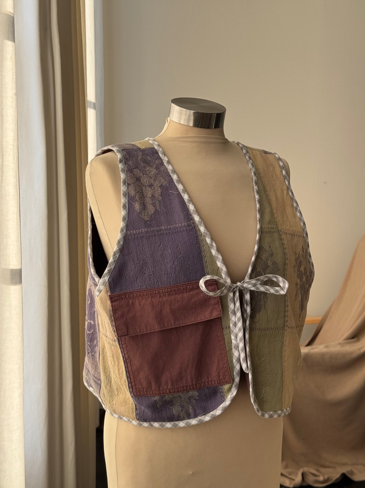 O.L. Handcrafted Reversible Cargo Vest In Vintage Brown￼