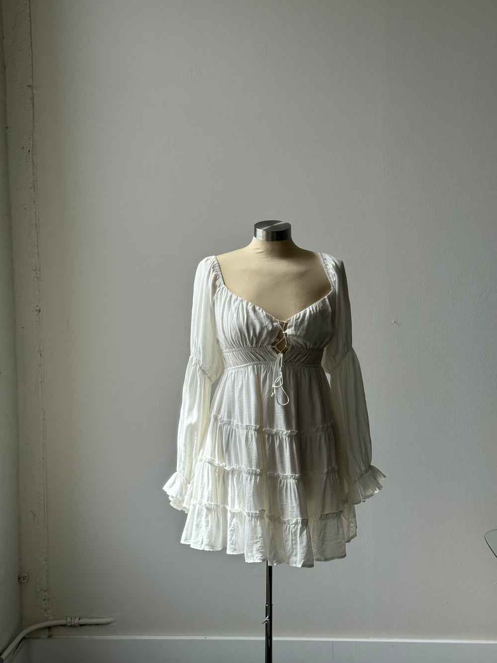 Janice Balloon Sleeve Tiered Dress In White