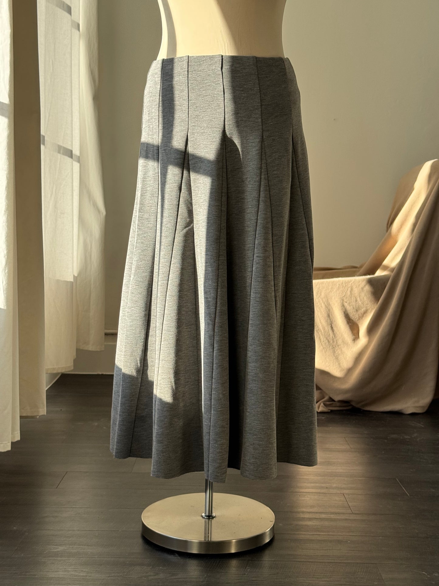 Sara Classic A-Line Midi Skirt In Grey