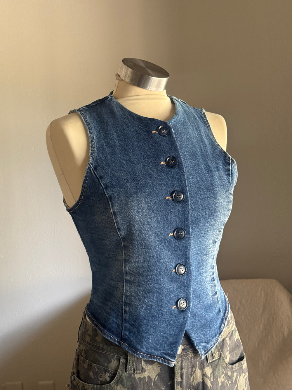 Montana Classic Scoop Neck Denim Vest In Vintage Indgo