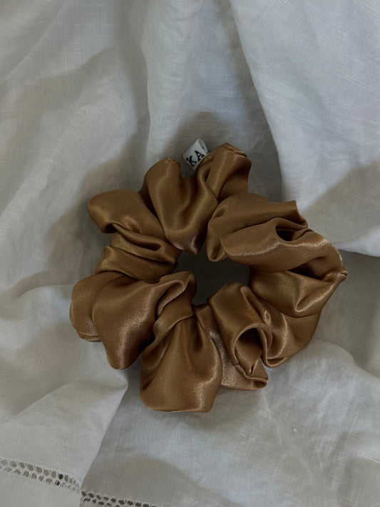 Carmen Handcrafted Texas Sized Scrunchie In Caramel￼