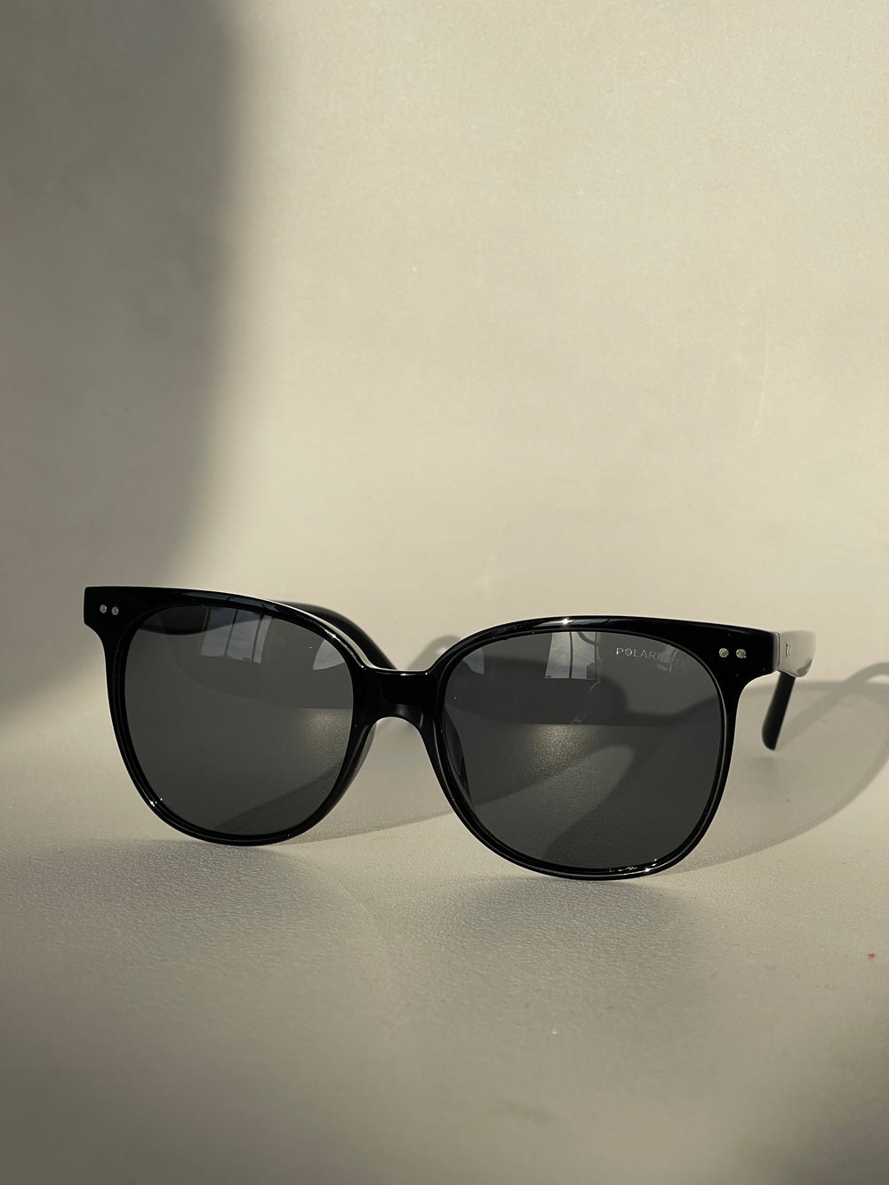 Henley Classic Double Stud Sunglasses In Black