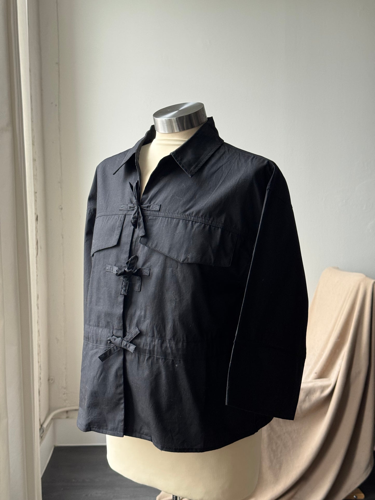 Robin Cotton 3/4 Sleeve Tie Front Top In Black