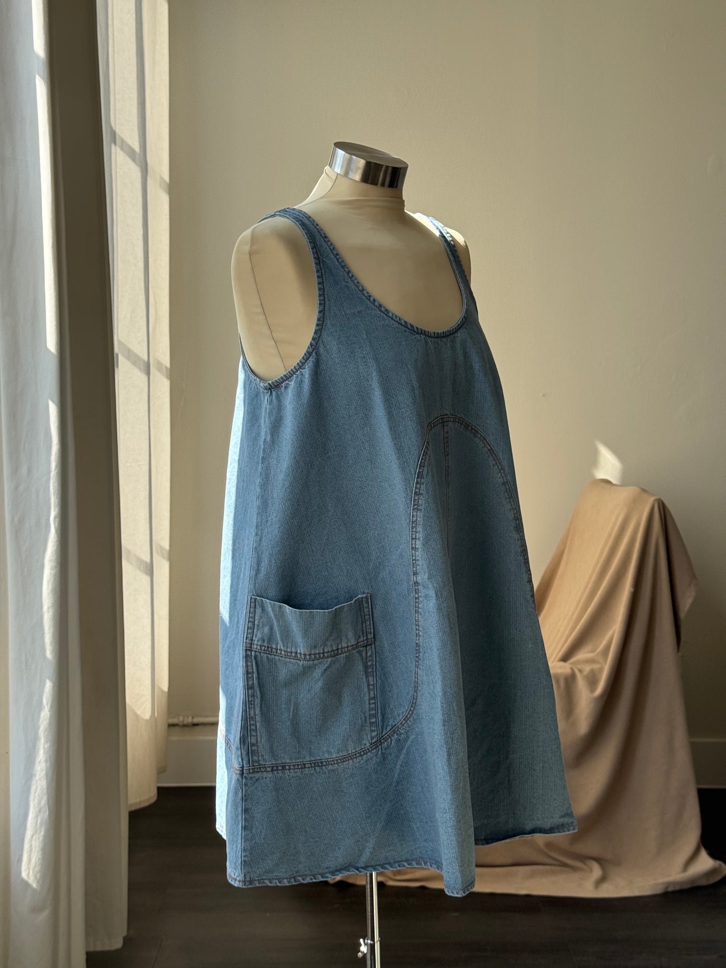 Phoebe 70s Style Pocket Classic Denim Dress
