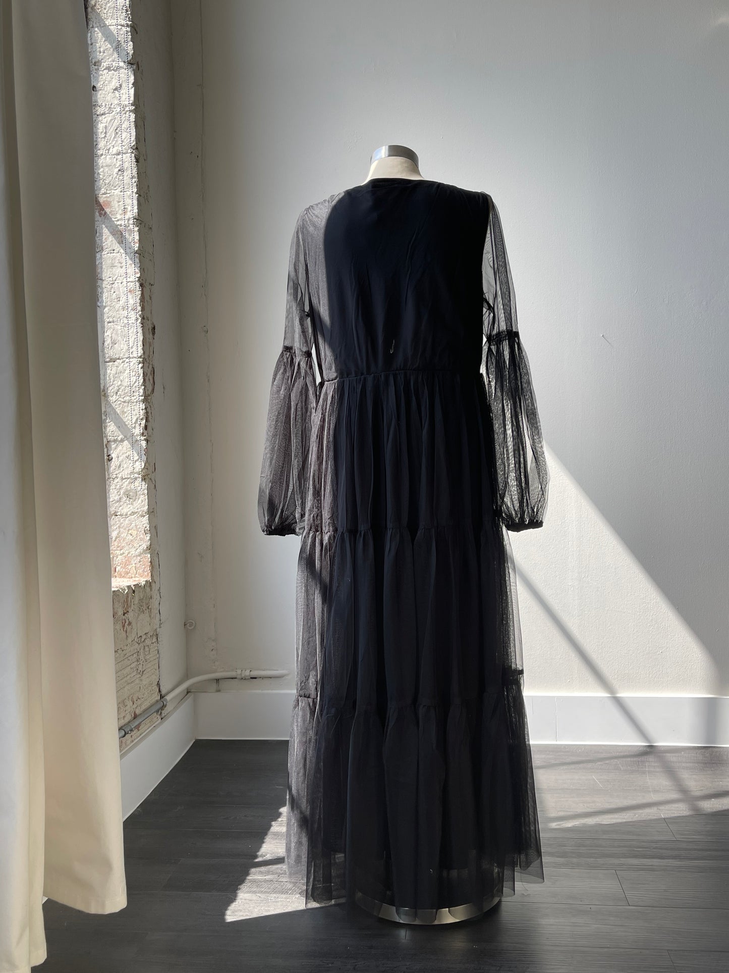 Brandi V Neck Sheer Balloon Sleeve Maxi Dress In Black